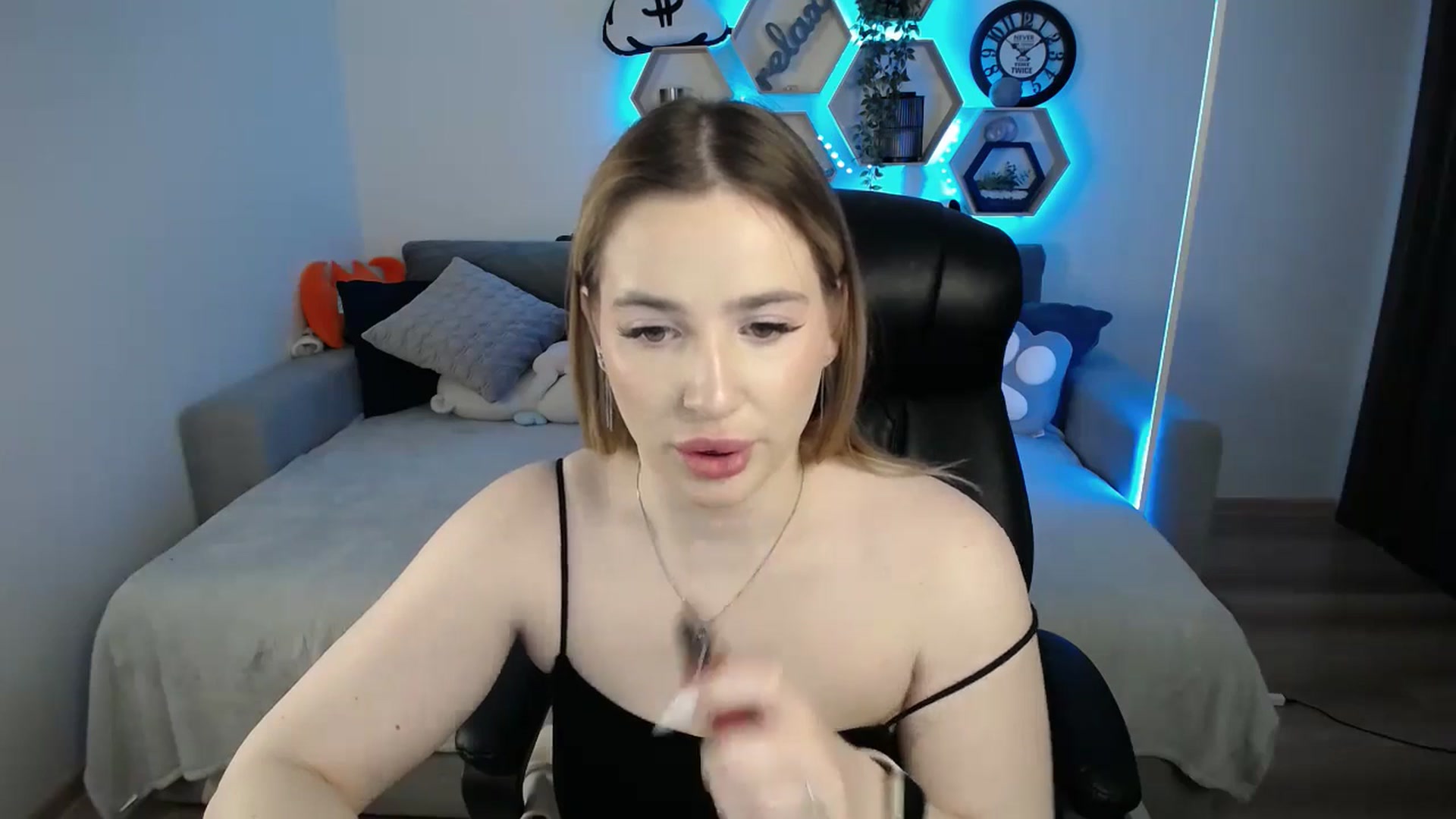 Gallery image thumbnail from SabrinaViolet's myfreecams stream on, 02/26/2025, 10:50 image 7 of 20