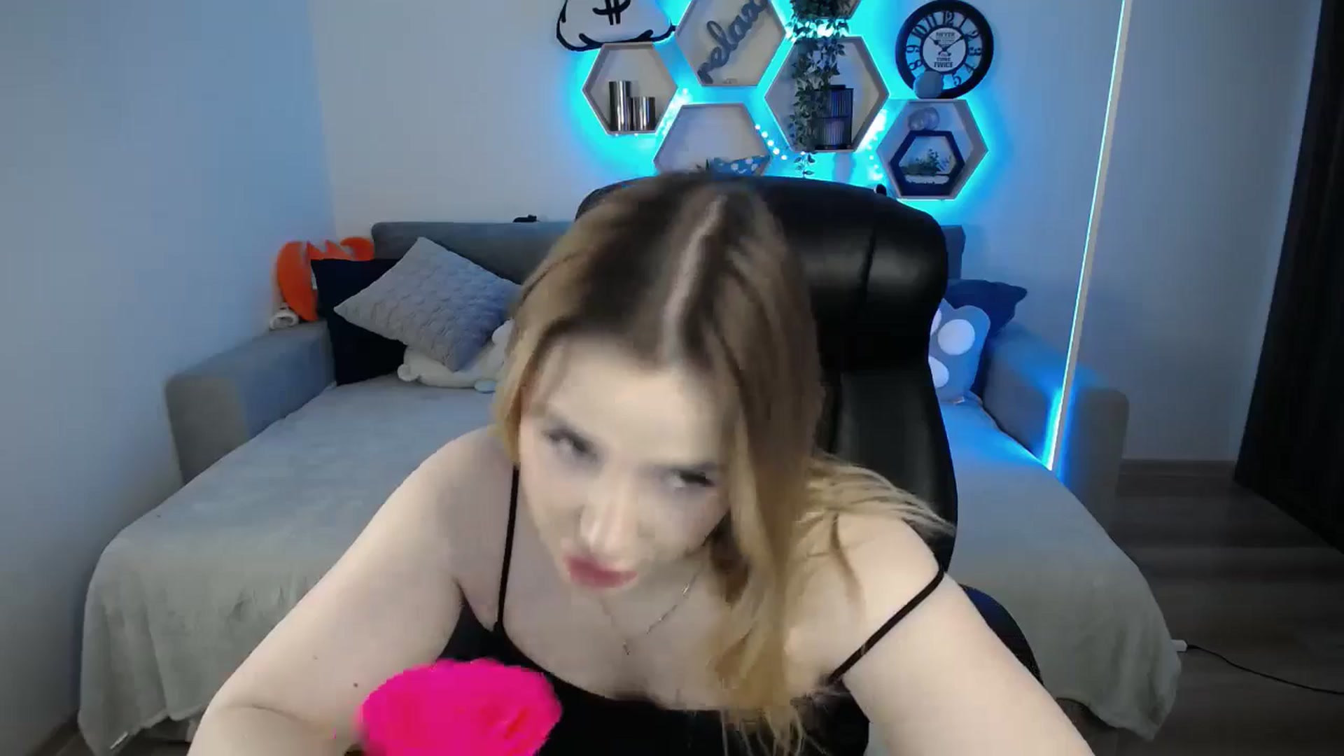 Gallery image thumbnail from SabrinaViolet's myfreecams stream on, 02/26/2025, 10:50 image 14 of 20