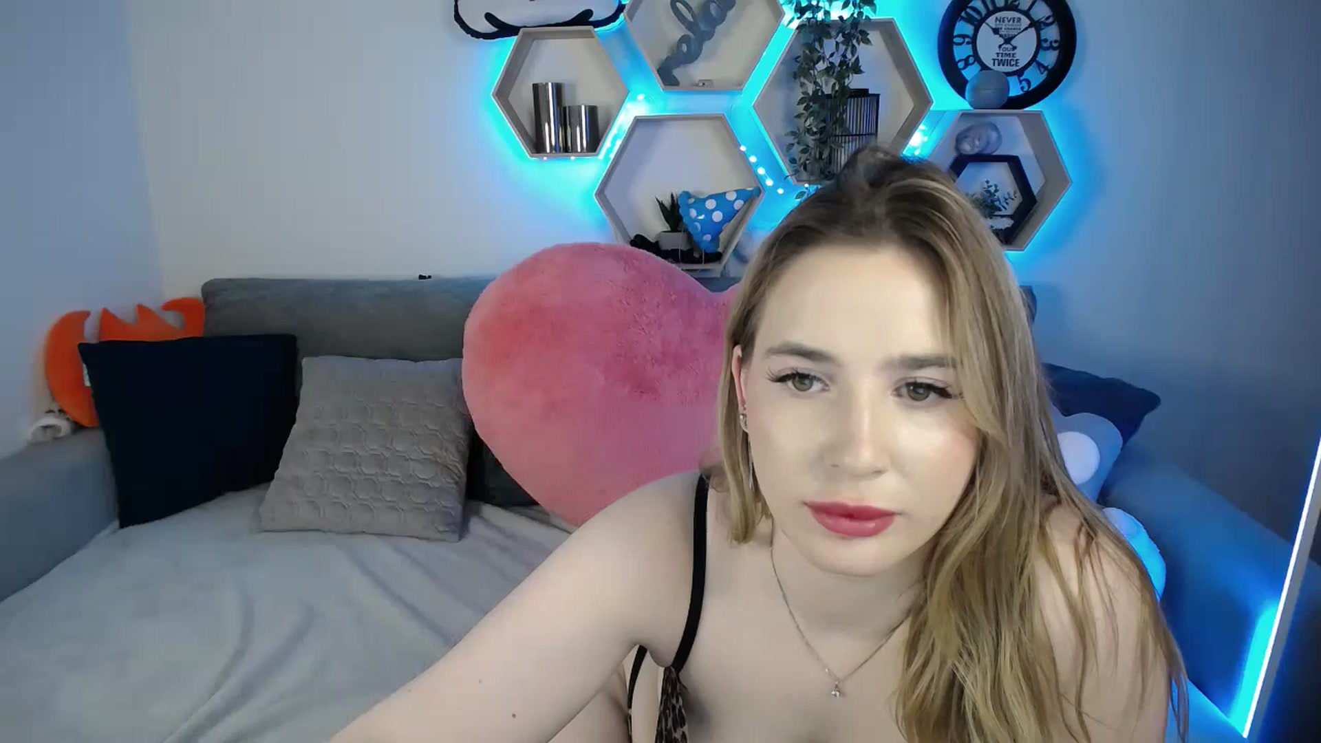 Gallery image thumbnail from SabrinaViolet's myfreecams stream on, 02/26/2025, 14:56 image 8 of 20