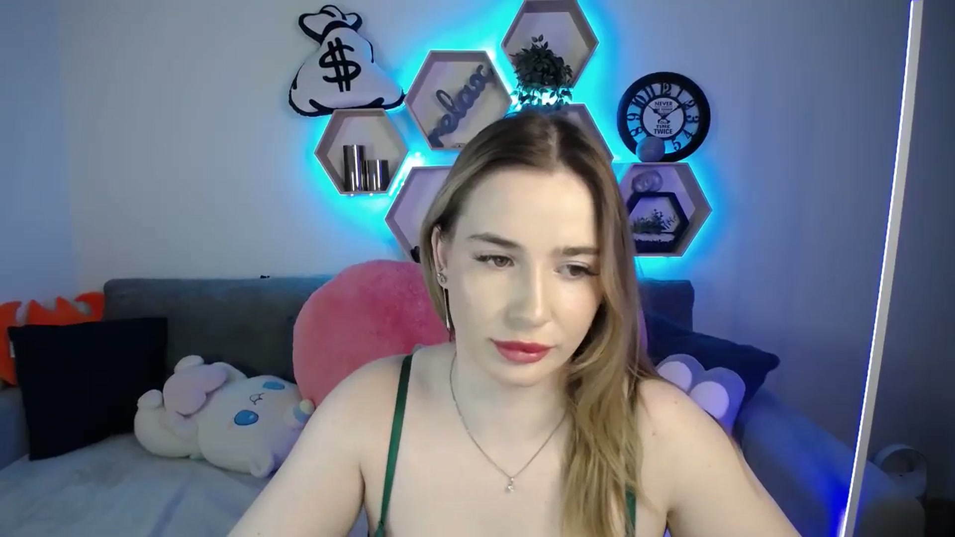 Gallery image thumbnail from SabrinaViolet's myfreecams stream on, 02/28/2025, 12:21 image 2 of 20