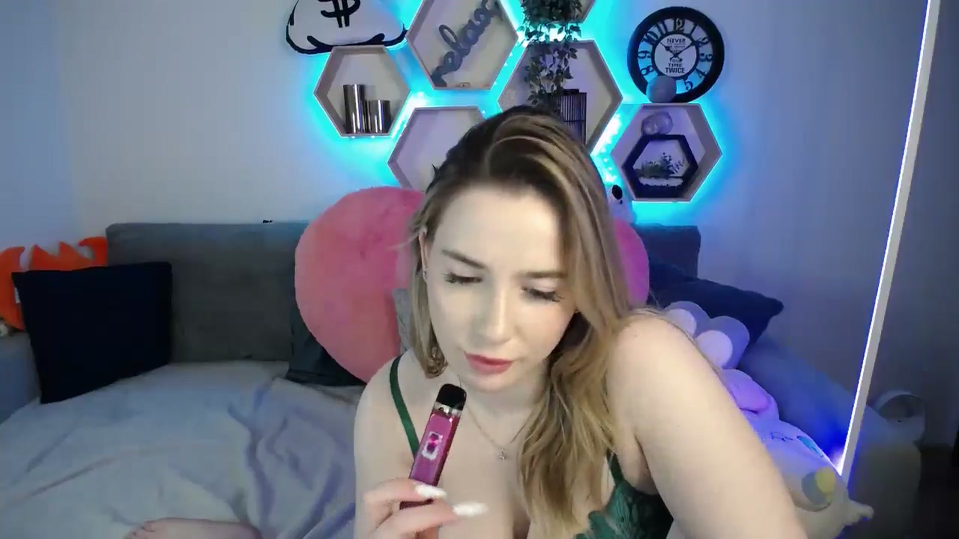Gallery image thumbnail from SabrinaViolet's myfreecams stream on, 02/28/2025, 13:45 image 9 of 20