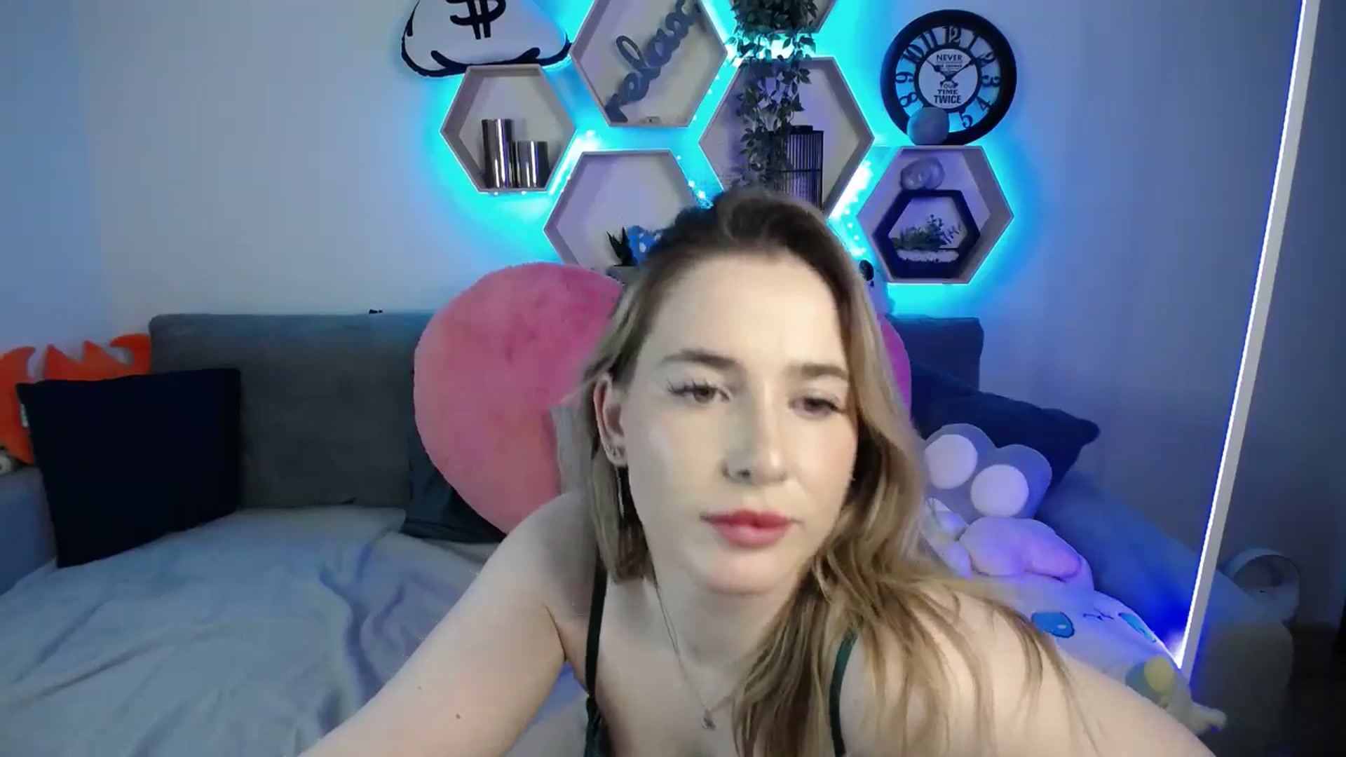 Gallery image thumbnail from SabrinaViolet's myfreecams stream on, 02/28/2025, 13:45 image 8 of 20