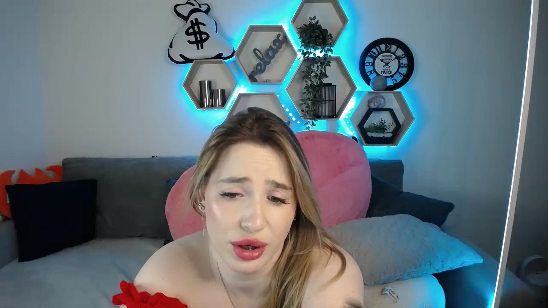 Gallery image thumbnail from SabrinaViolet's myfreecams stream on, 03/03/2025, 12:27 image 5 of 20