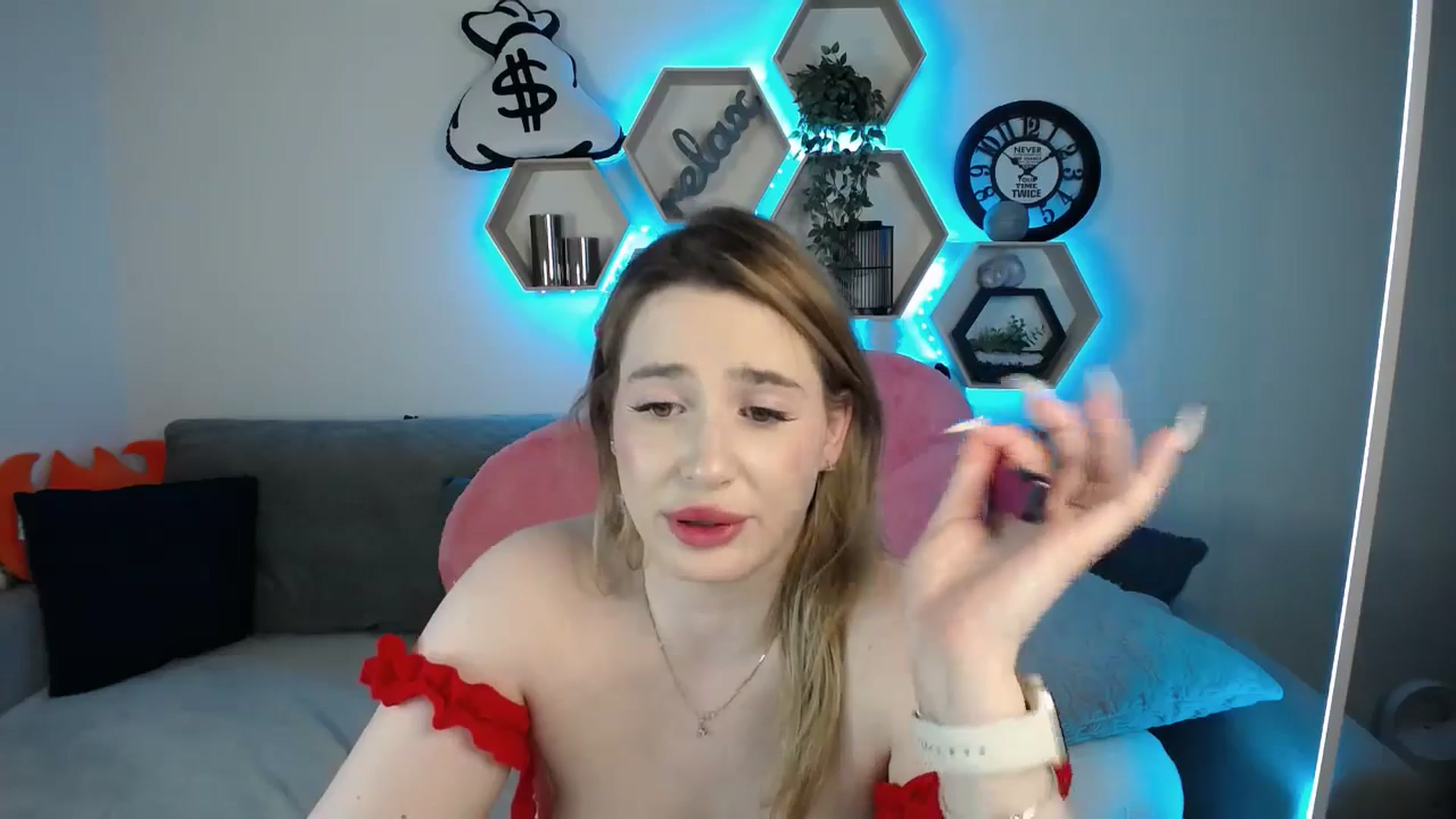 Gallery image thumbnail from SabrinaViolet's myfreecams stream on, 03/03/2025, 12:27 image 2 of 20