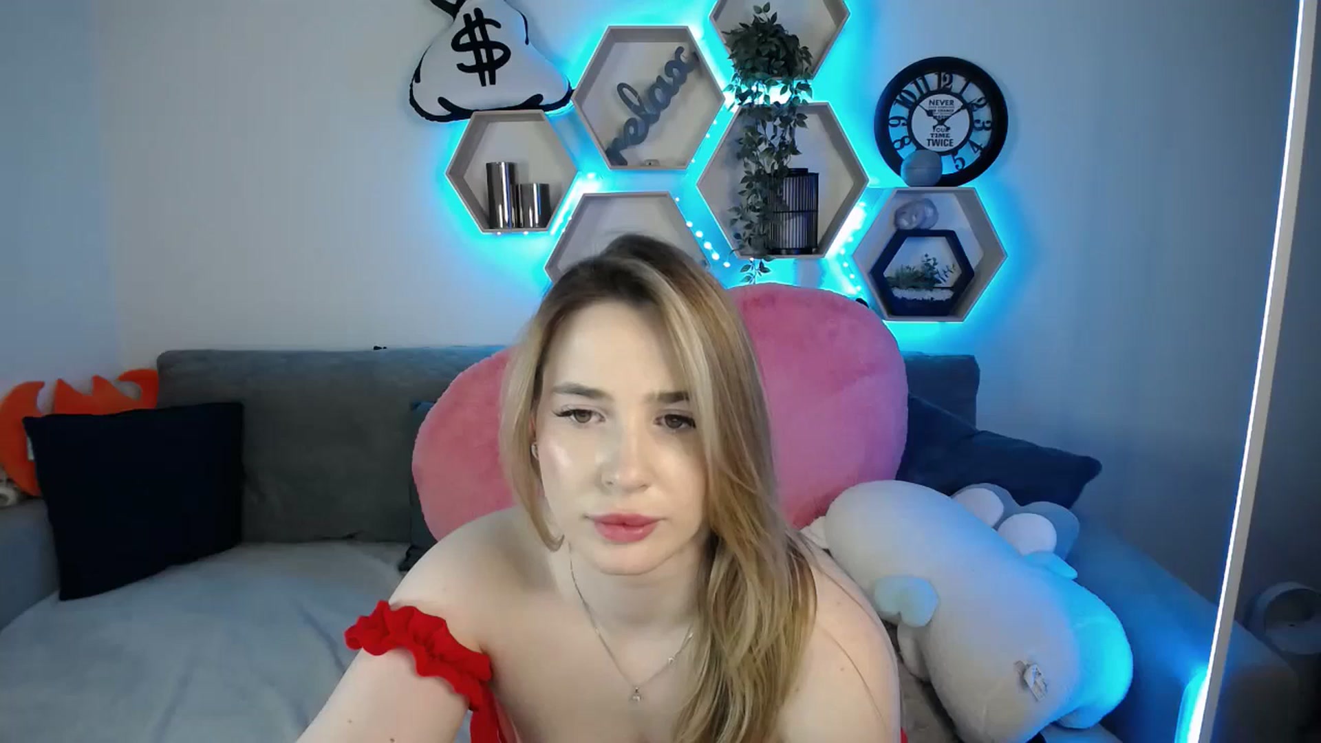Gallery image thumbnail from SabrinaViolet's myfreecams stream on, 03/03/2025, 13:44 image 19 of 20