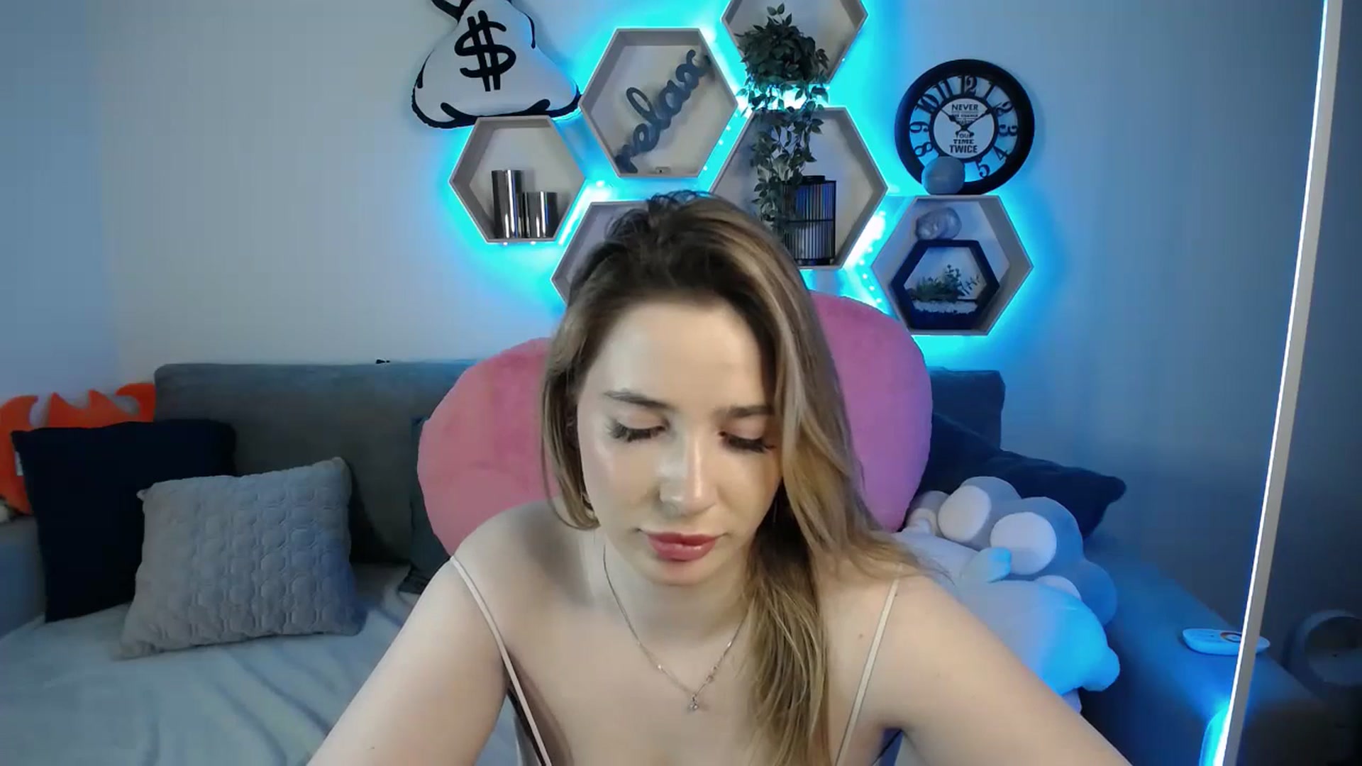 Gallery image thumbnail from SabrinaViolet's myfreecams stream on, 03/04/2025, 13:02 image 4 of 20