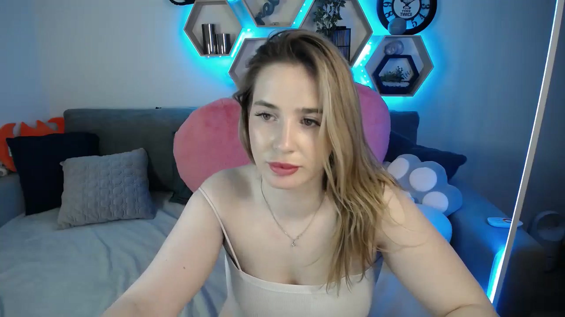 Gallery image thumbnail from SabrinaViolet's myfreecams stream on, 03/04/2025, 13:49 image 2 of 20