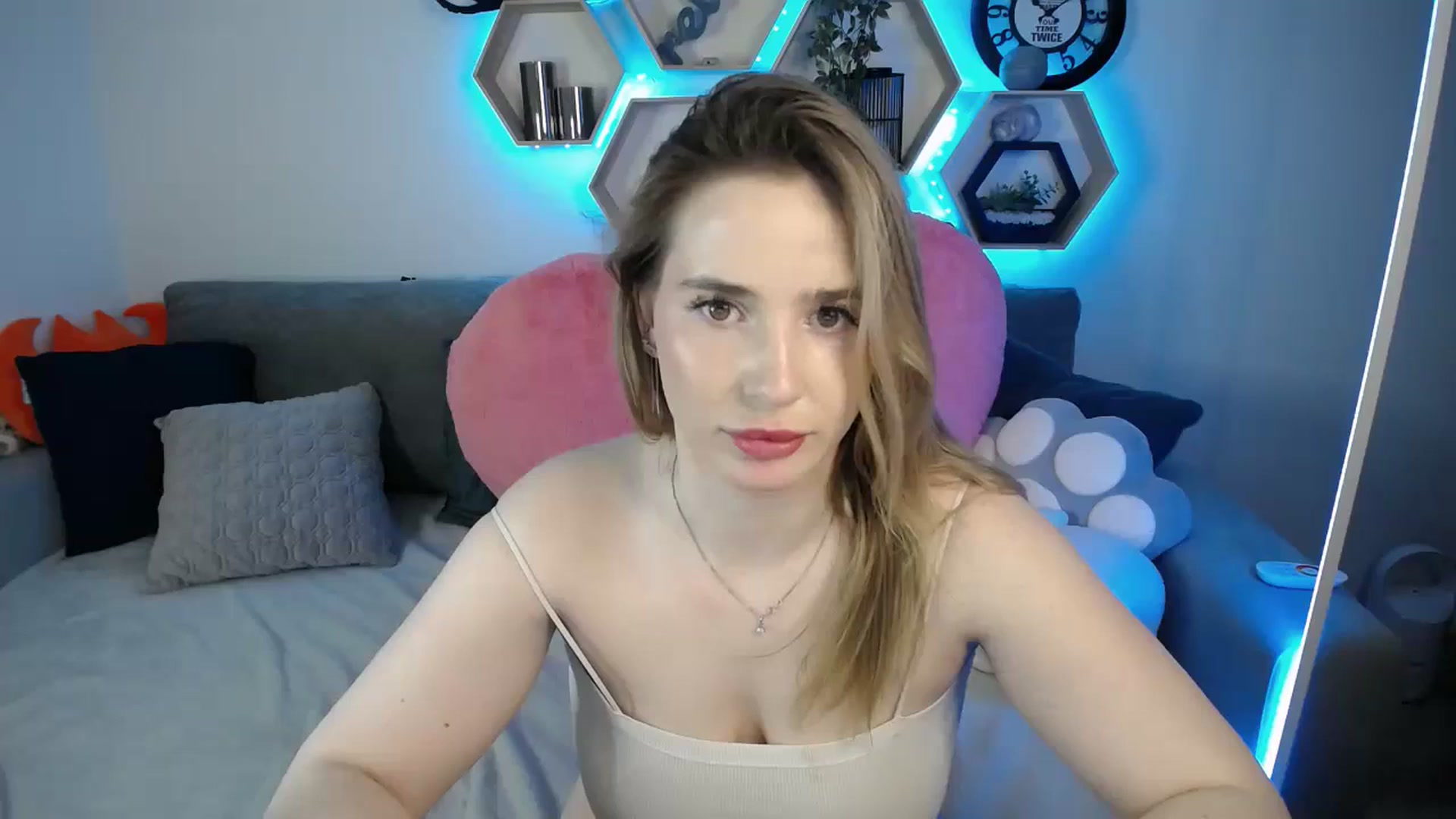 Gallery image thumbnail from SabrinaViolet's myfreecams stream on, 03/04/2025, 13:49 image 8 of 20