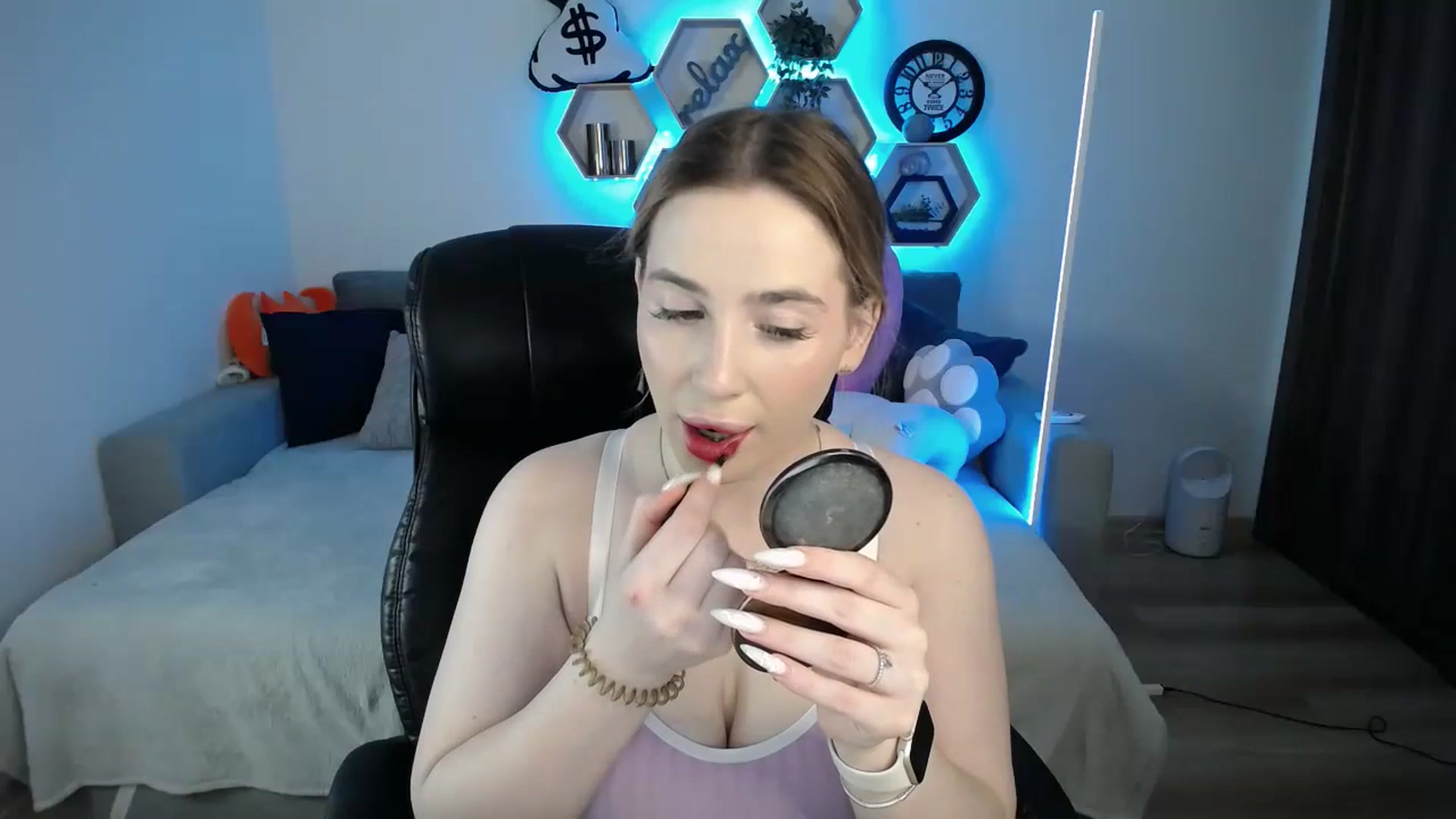 Gallery image thumbnail from SabrinaViolet's myfreecams stream on, 03/05/2025, 09:21 image 7 of 20
