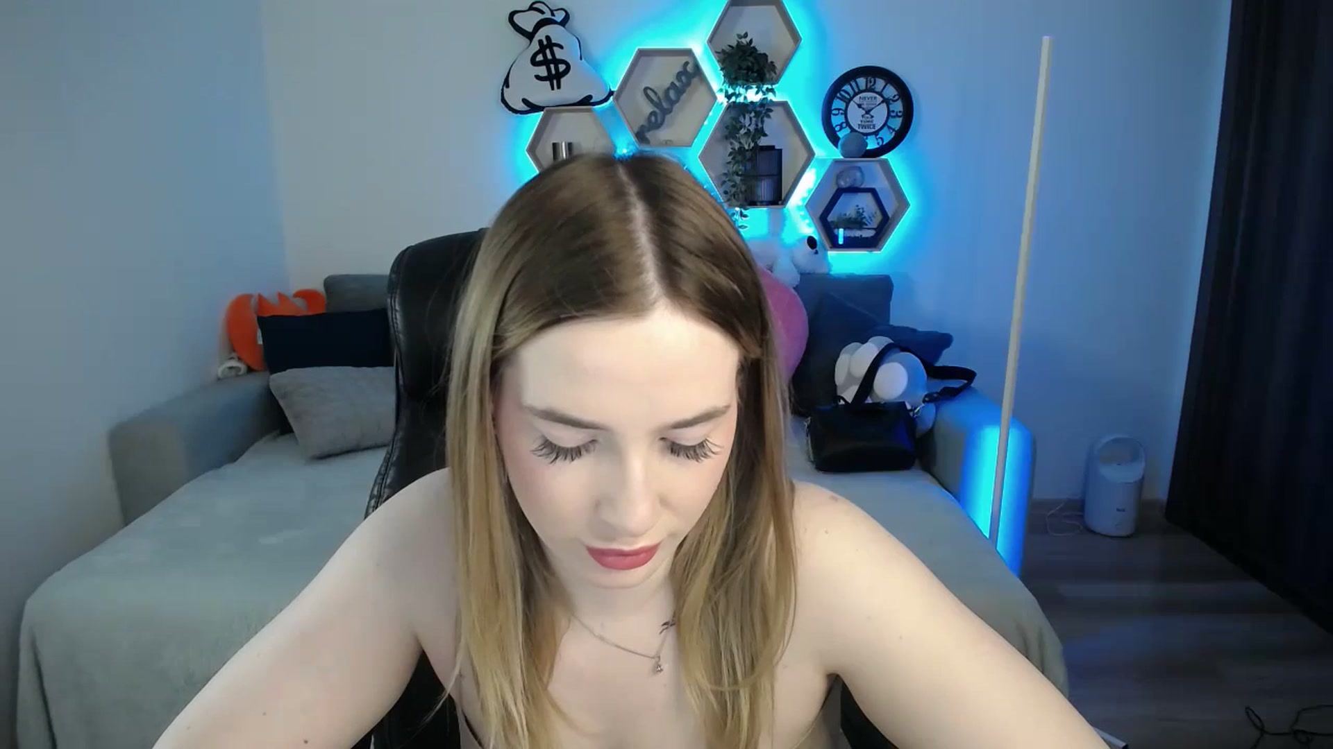 Gallery image thumbnail from SabrinaViolet's myfreecams stream on, 03/07/2025, 10:02 image 5 of 20