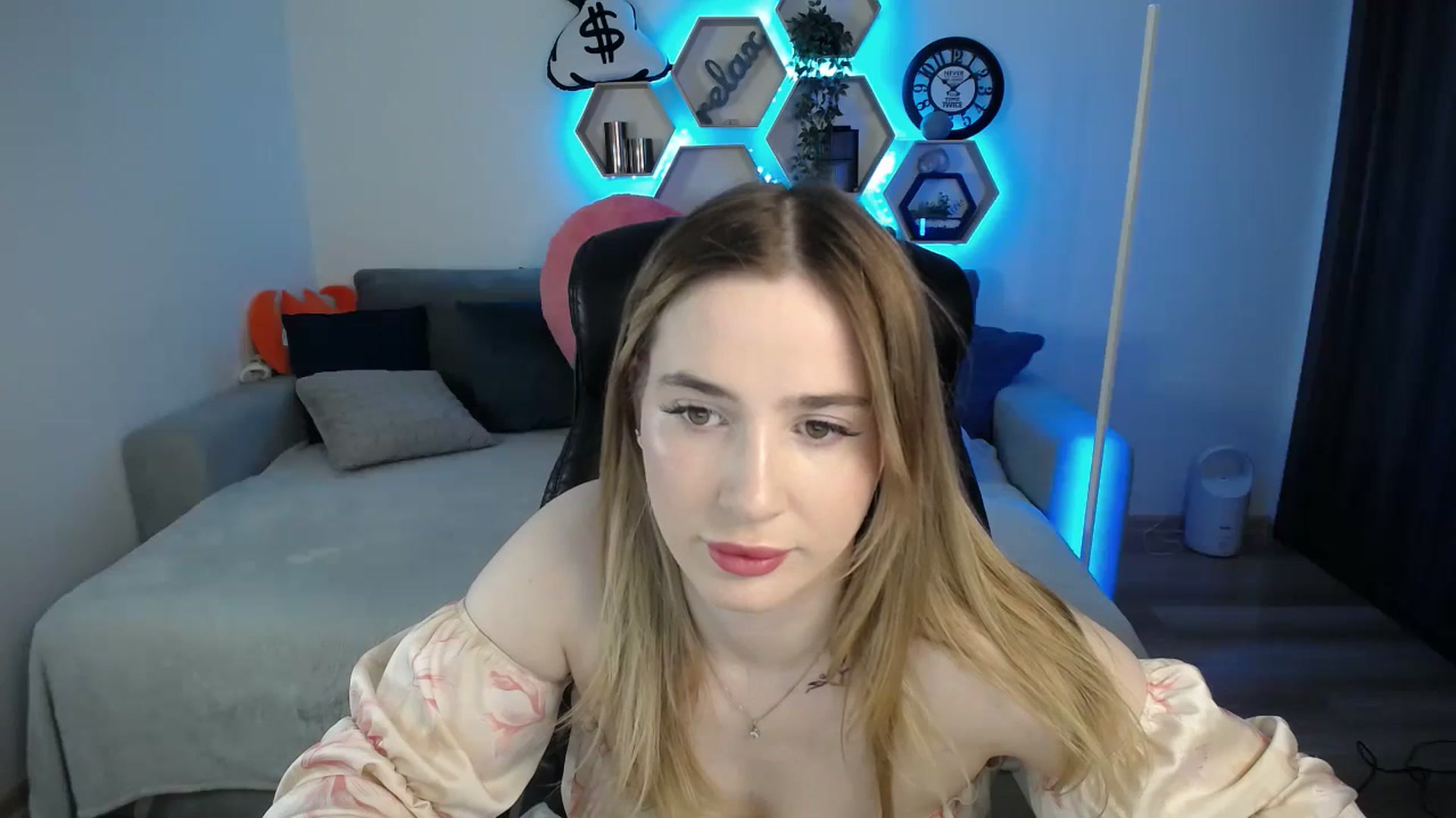 Gallery image thumbnail from SabrinaViolet's myfreecams stream on, 03/07/2025, 10:02 image 19 of 20