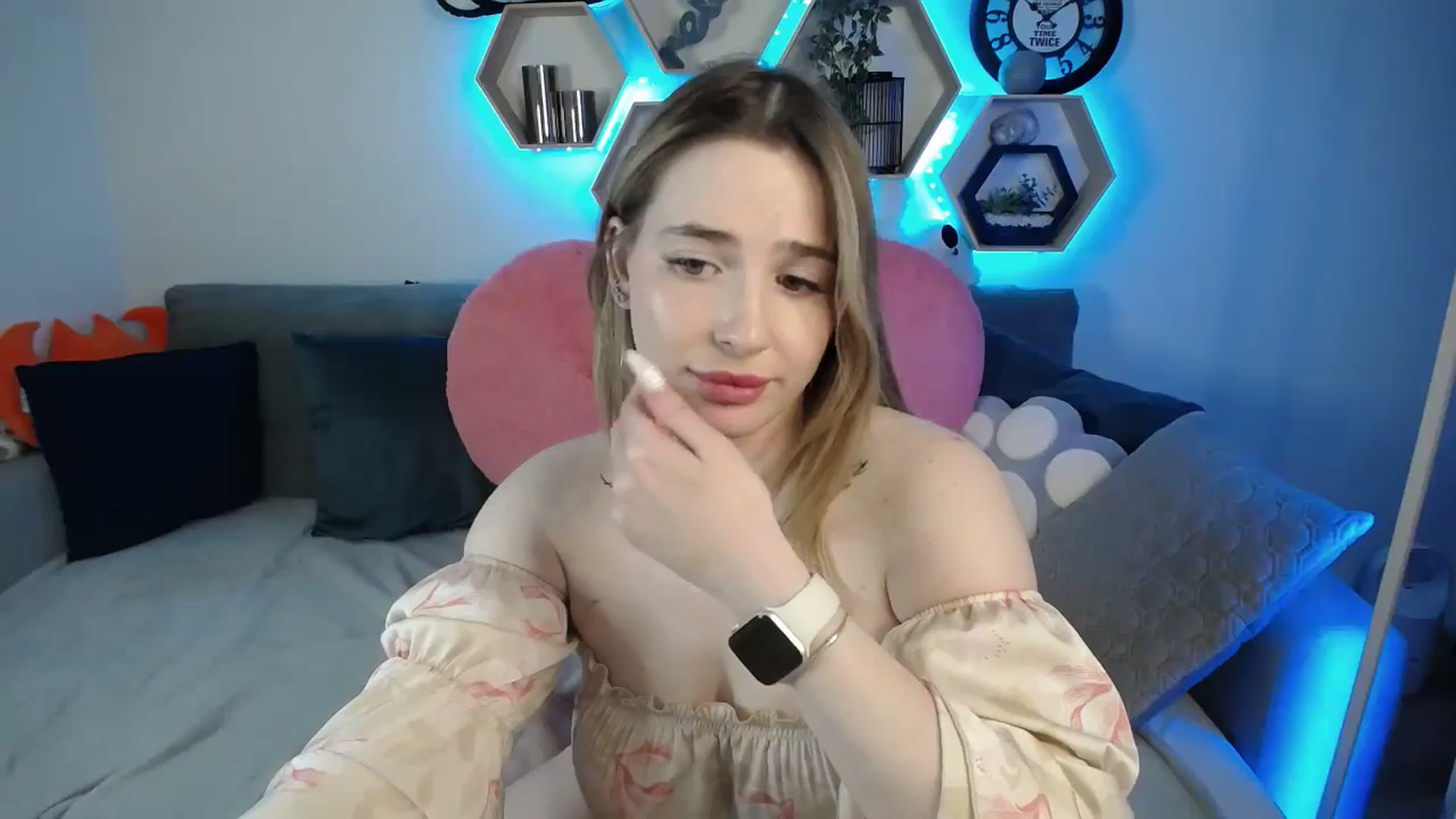 Gallery image thumbnail from SabrinaViolet's myfreecams stream on, 03/07/2025, 14:47 image 18 of 20