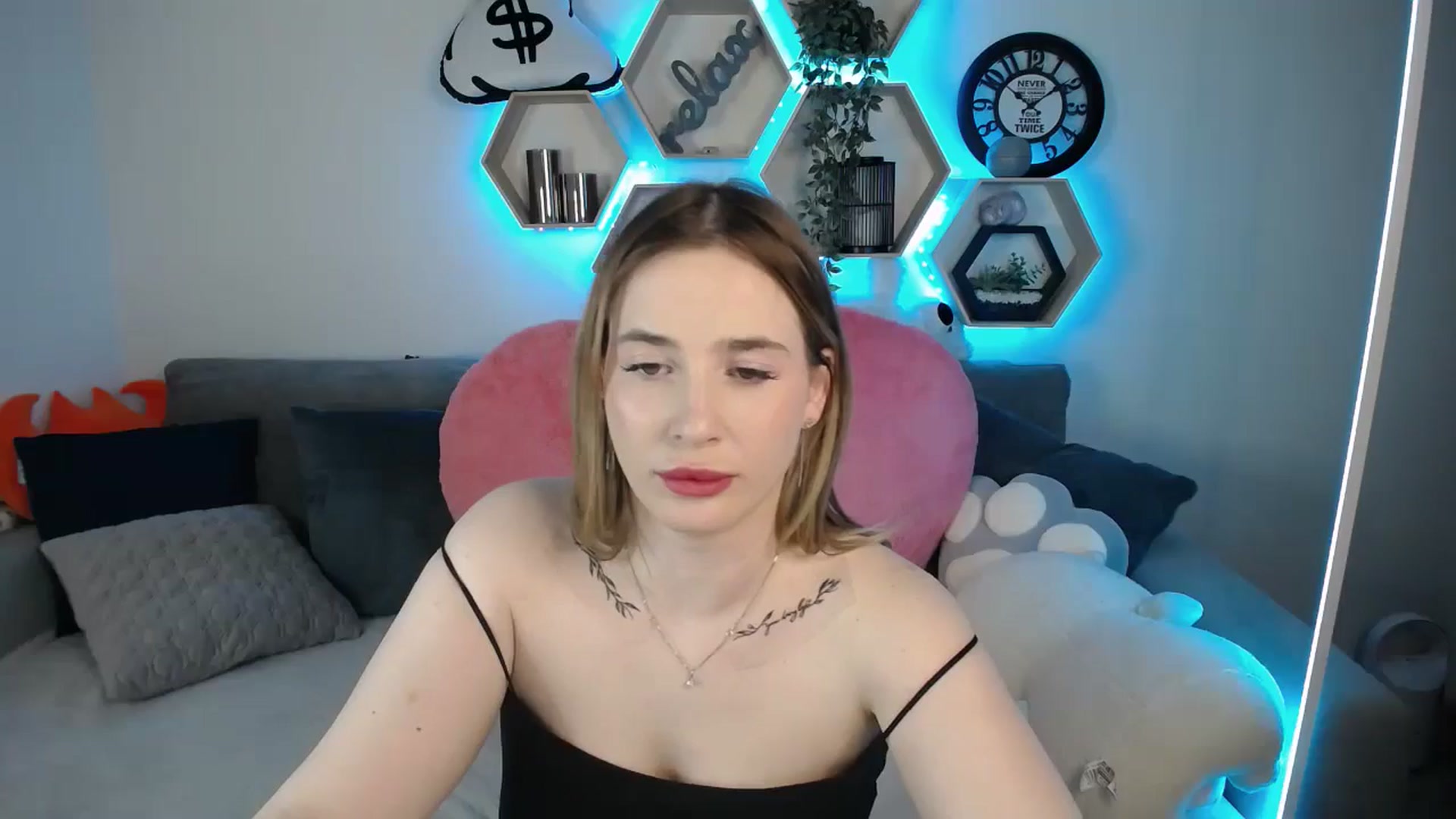 Gallery image thumbnail from SabrinaViolet's myfreecams stream on, 03/09/2025, 10:47 image 20 of 20