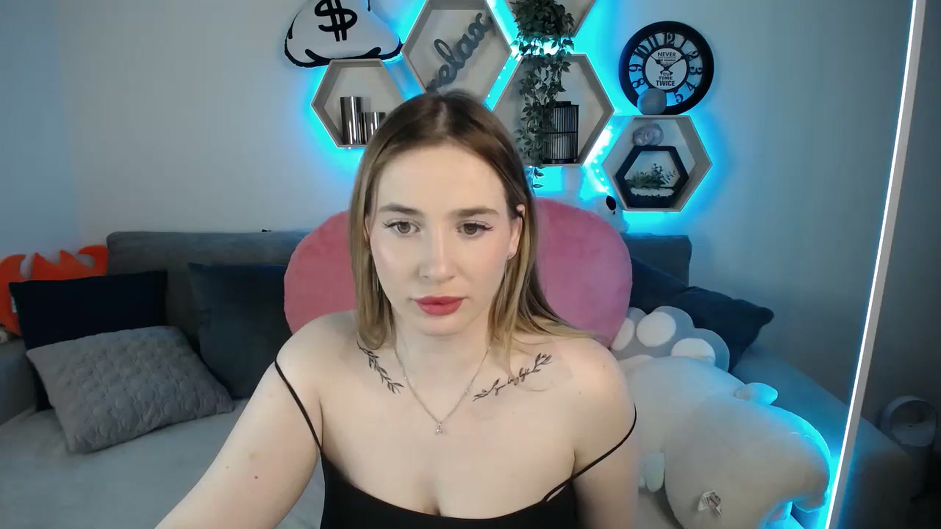 Gallery image thumbnail from SabrinaViolet's myfreecams stream on, 03/09/2025, 10:47 image 19 of 20