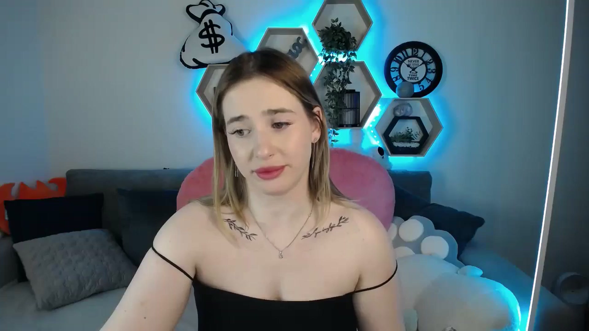 Gallery image thumbnail from SabrinaViolet's myfreecams stream on, 03/09/2025, 12:02 image 5 of 20