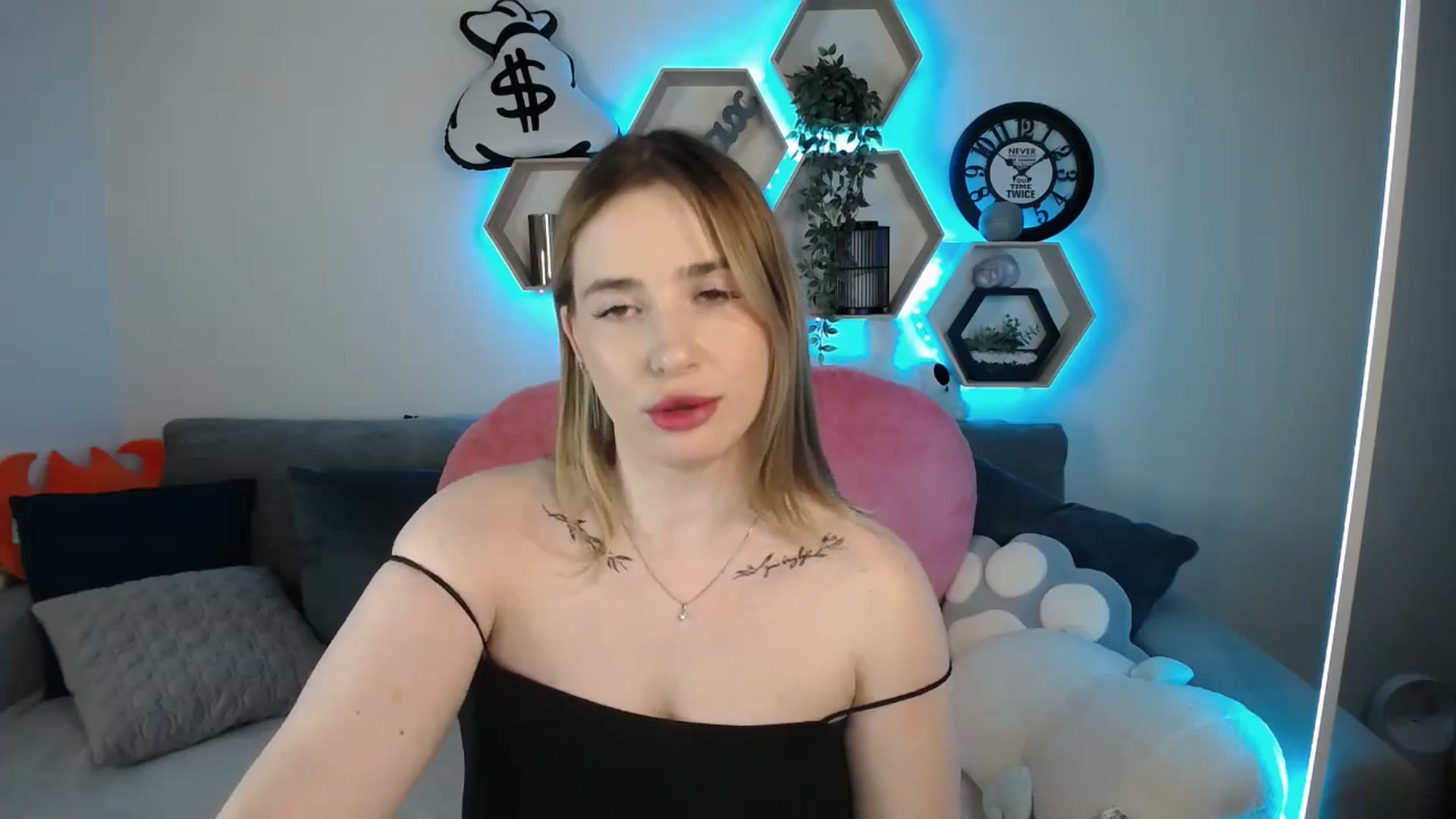 Gallery image thumbnail from SabrinaViolet's myfreecams stream on, 03/09/2025, 12:02 image 11 of 20