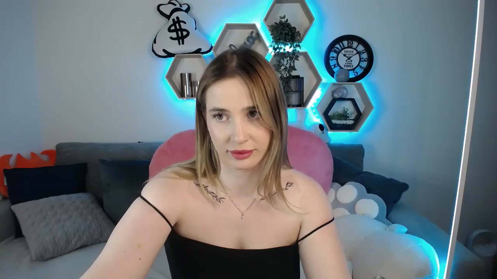 Gallery image thumbnail from SabrinaViolet's myfreecams stream on, 03/09/2025, 12:02 image 2 of 20