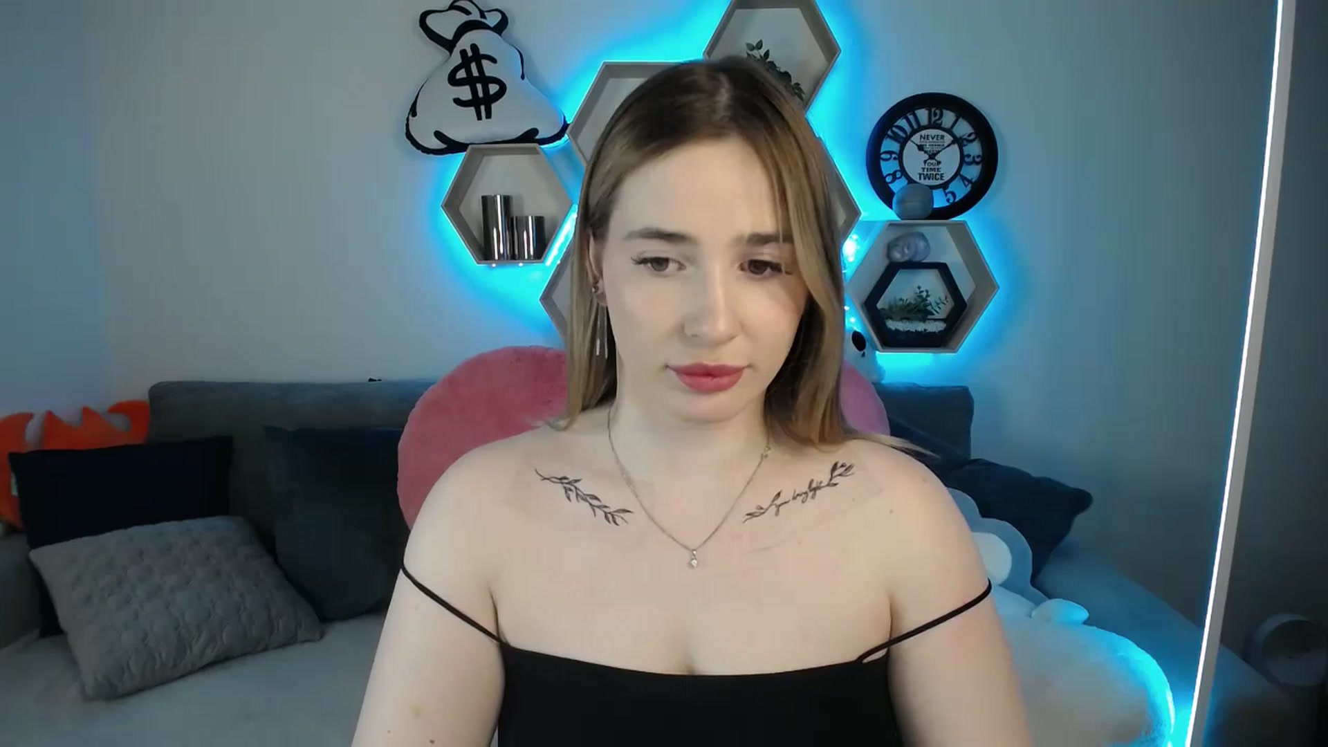 Gallery image thumbnail from SabrinaViolet's myfreecams stream on, 03/09/2025, 12:02 image 10 of 20