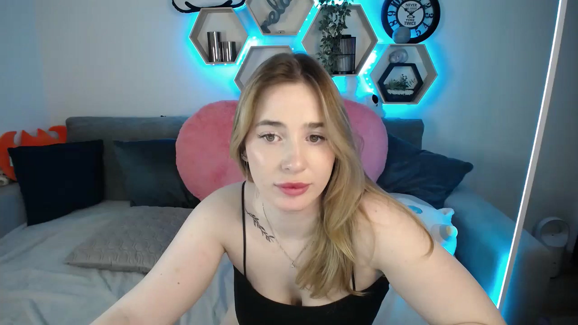 Gallery image thumbnail from SabrinaViolet's myfreecams stream on, 03/09/2025, 13:25 image 2 of 20