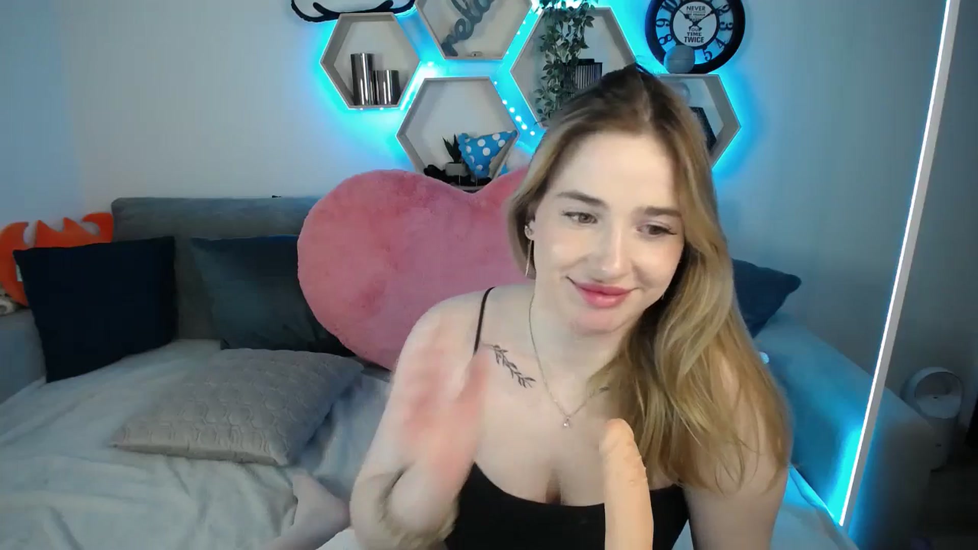 Gallery image thumbnail from SabrinaViolet's myfreecams stream on, 03/09/2025, 13:25 image 8 of 20