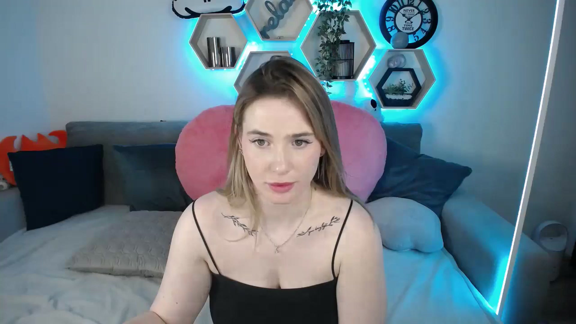 Gallery image thumbnail from SabrinaViolet's myfreecams stream on, 03/09/2025, 14:03 image 12 of 20