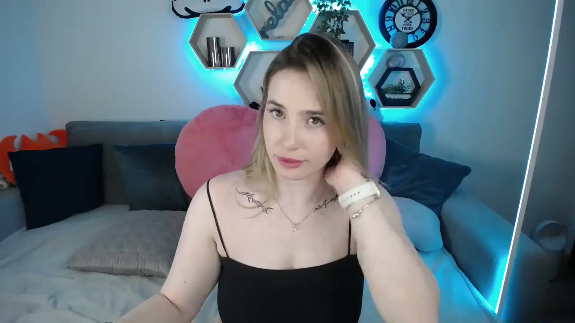 Gallery image thumbnail from SabrinaViolet's myfreecams stream on, 03/09/2025, 14:03 image 8 of 20