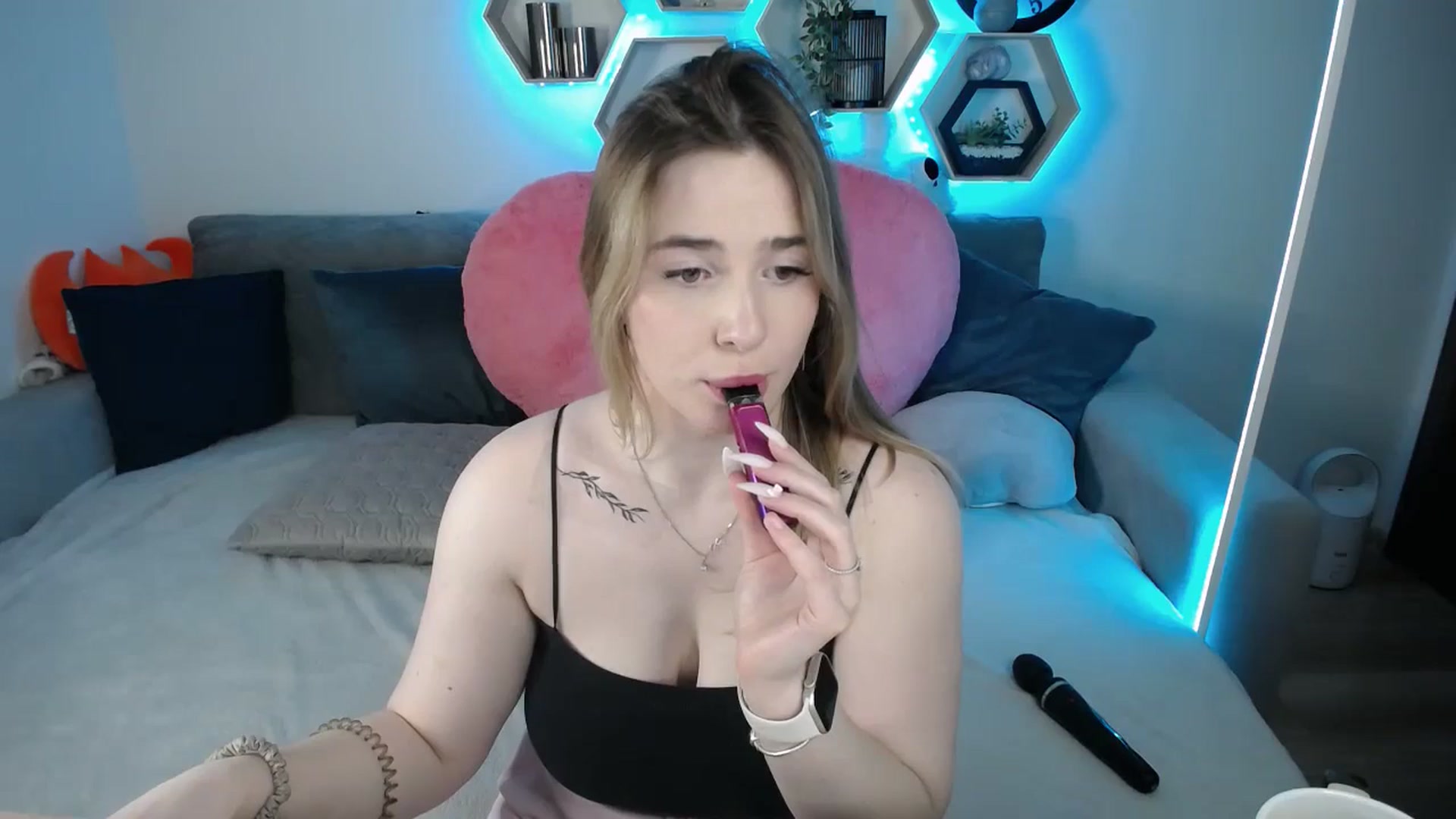 Gallery image thumbnail from SabrinaViolet's myfreecams stream on, 03/09/2025, 14:40 image 9 of 20