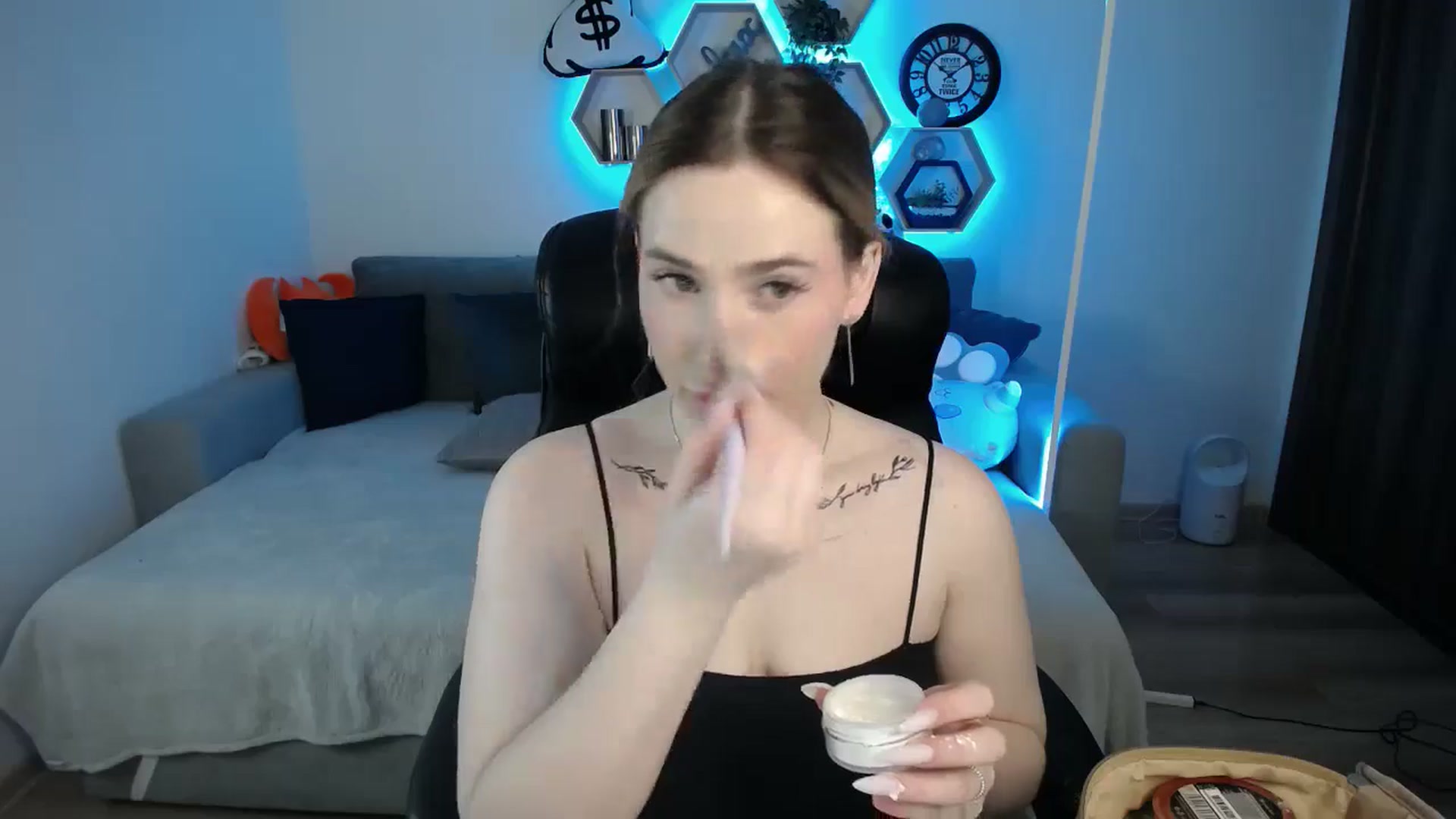 Gallery image thumbnail from SabrinaViolet's myfreecams stream on, 03/10/2025, 09:14 image 18 of 20