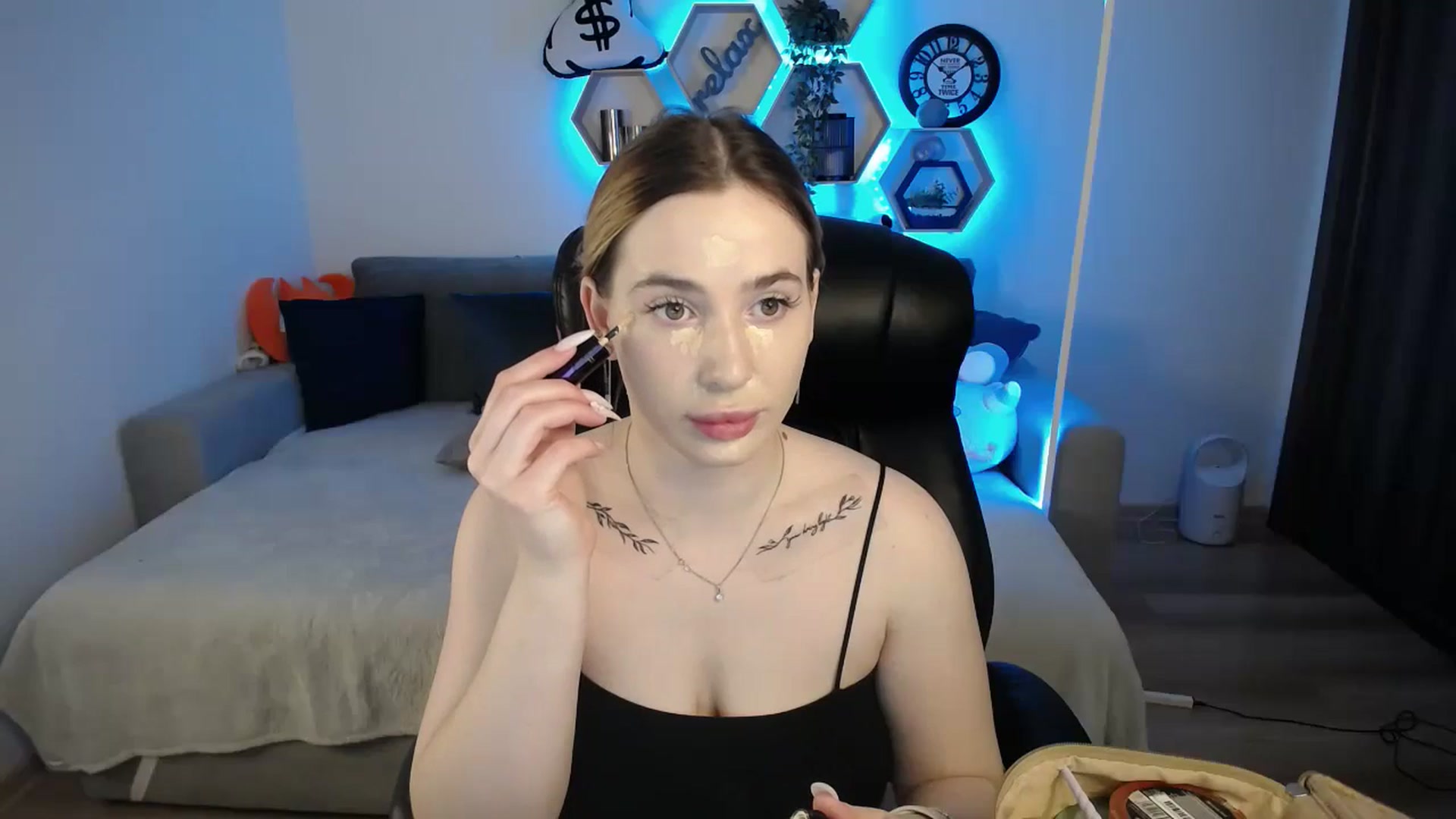 Gallery image thumbnail from SabrinaViolet's myfreecams stream on, 03/10/2025, 09:14 image 9 of 20