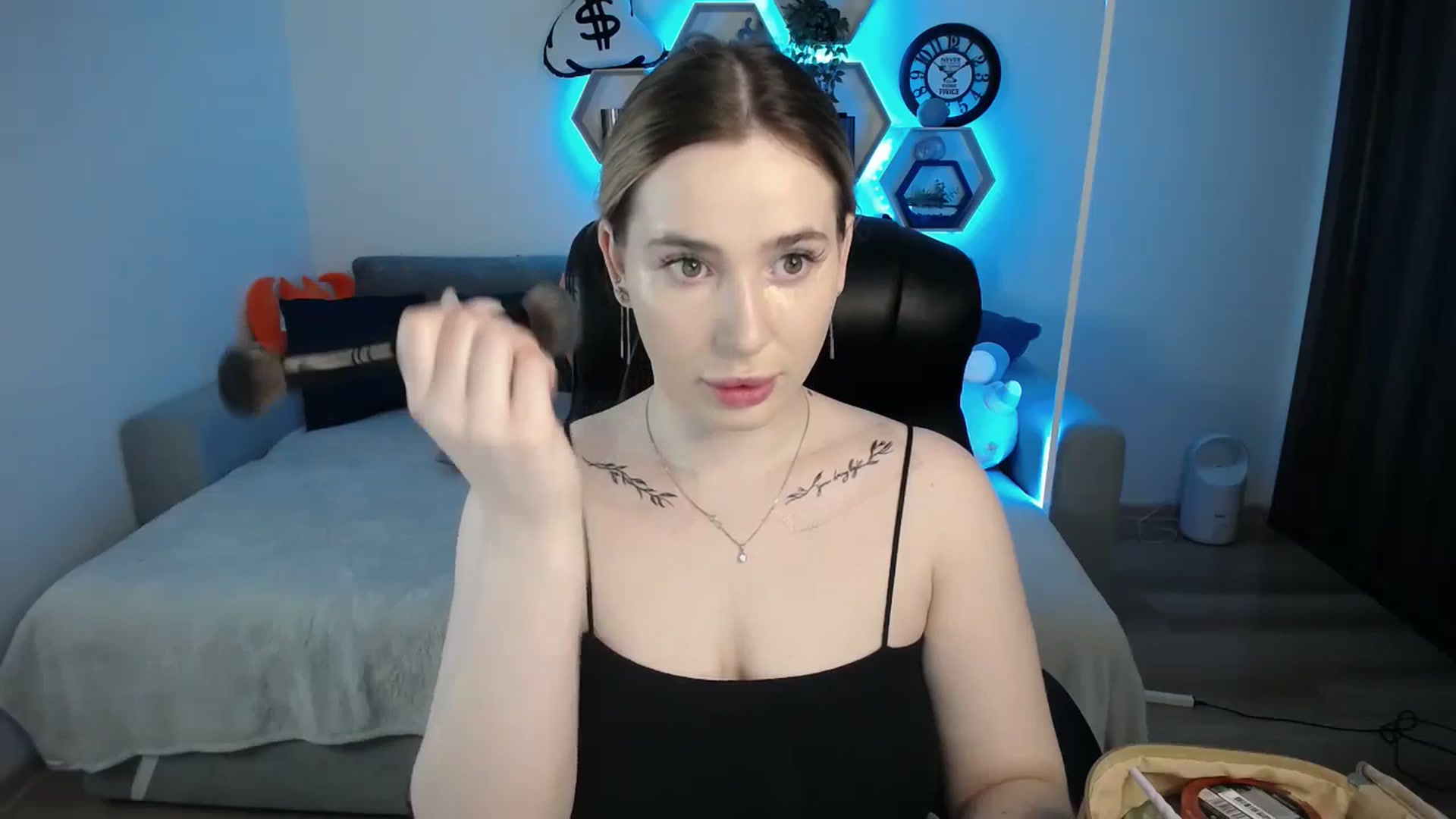 Gallery image thumbnail from SabrinaViolet's myfreecams stream on, 03/10/2025, 09:14 image 13 of 20