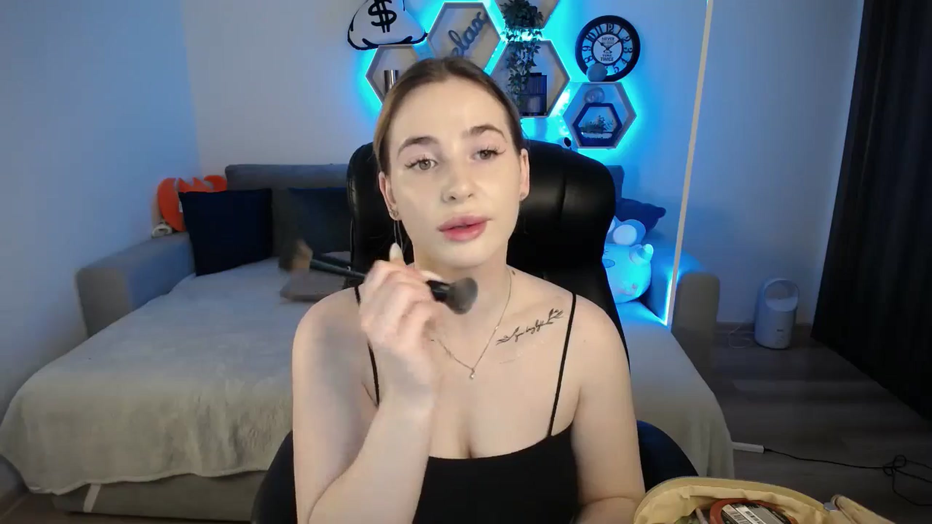 Gallery image thumbnail from SabrinaViolet's myfreecams stream on, 03/10/2025, 09:14 image 7 of 20