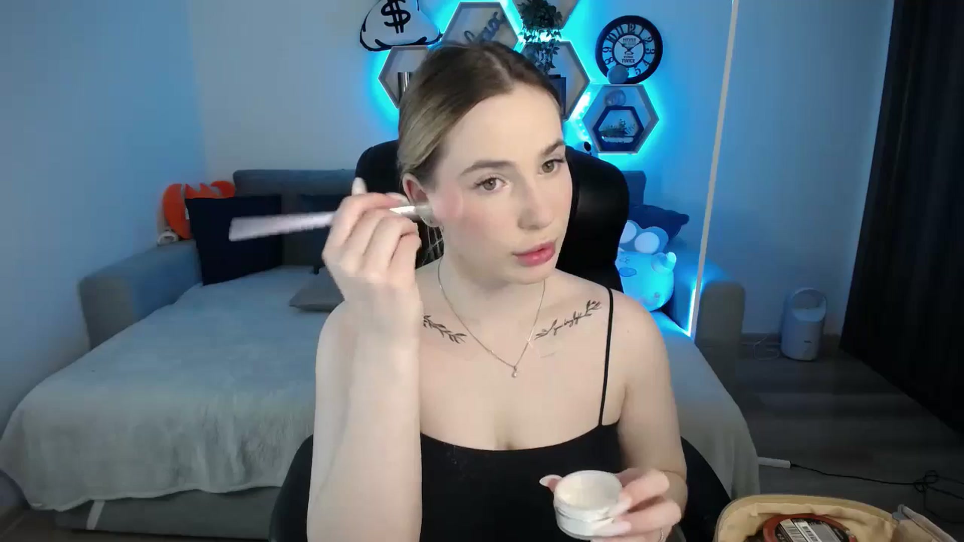 Gallery image thumbnail from SabrinaViolet's myfreecams stream on, 03/10/2025, 09:14 image 19 of 20