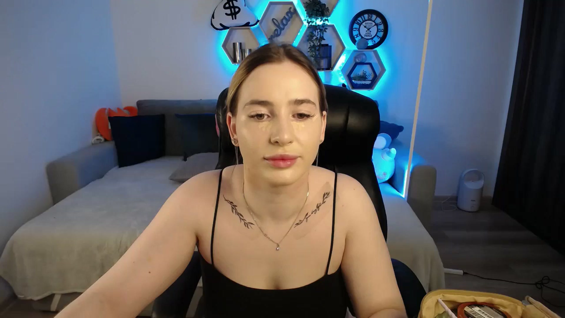 Gallery image thumbnail from SabrinaViolet's myfreecams stream on, 03/10/2025, 09:14 image 11 of 20