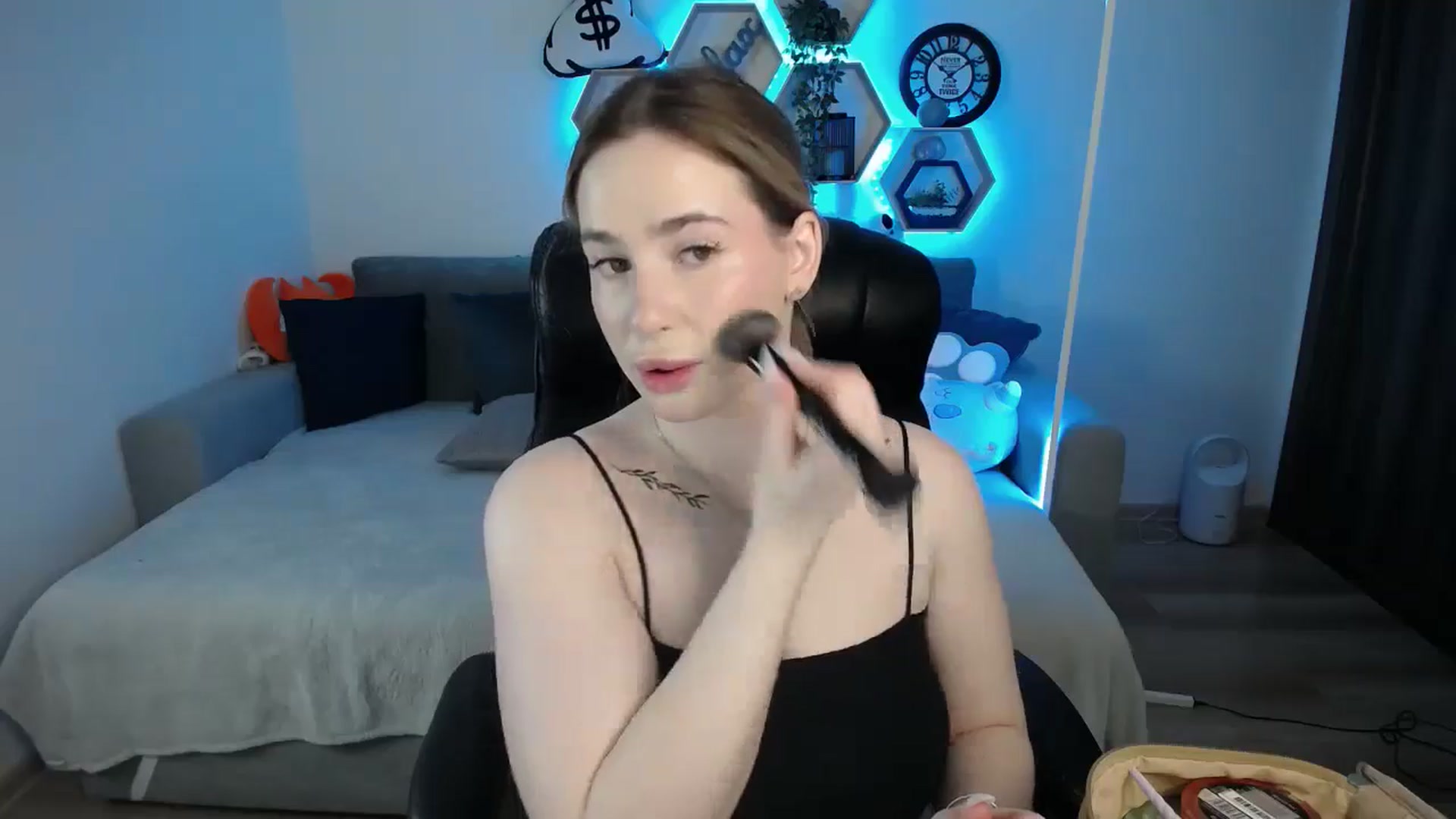 Gallery image thumbnail from SabrinaViolet's myfreecams stream on, 03/10/2025, 09:14 image 17 of 20