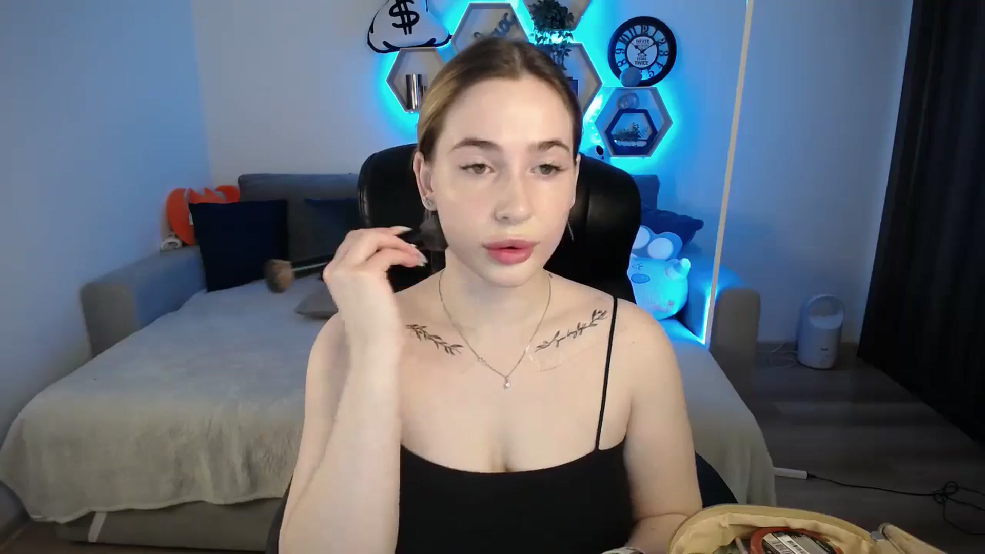 Gallery image thumbnail from SabrinaViolet's myfreecams stream on, 03/10/2025, 09:14 image 4 of 20