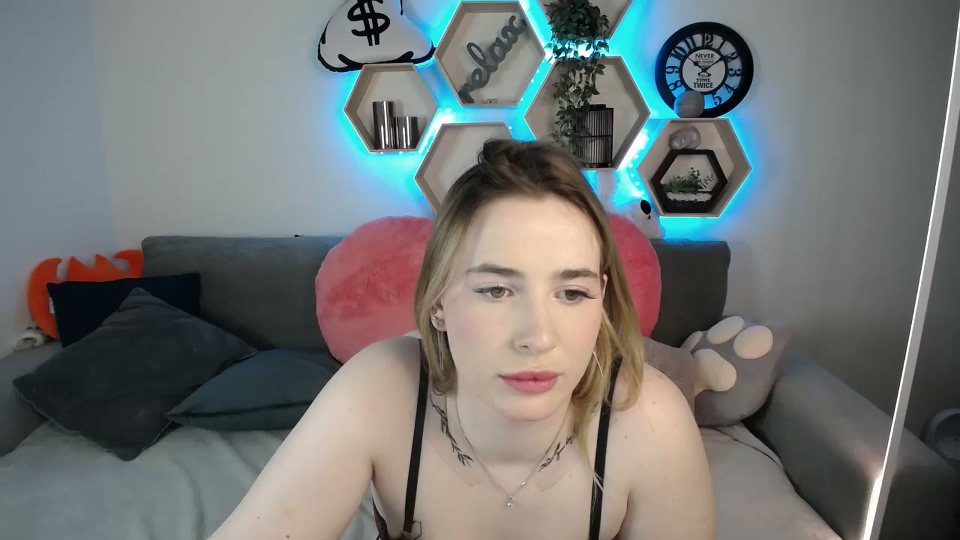 Gallery image thumbnail from SabrinaViolet's myfreecams stream on, 03/10/2025, 12:35 image 20 of 20