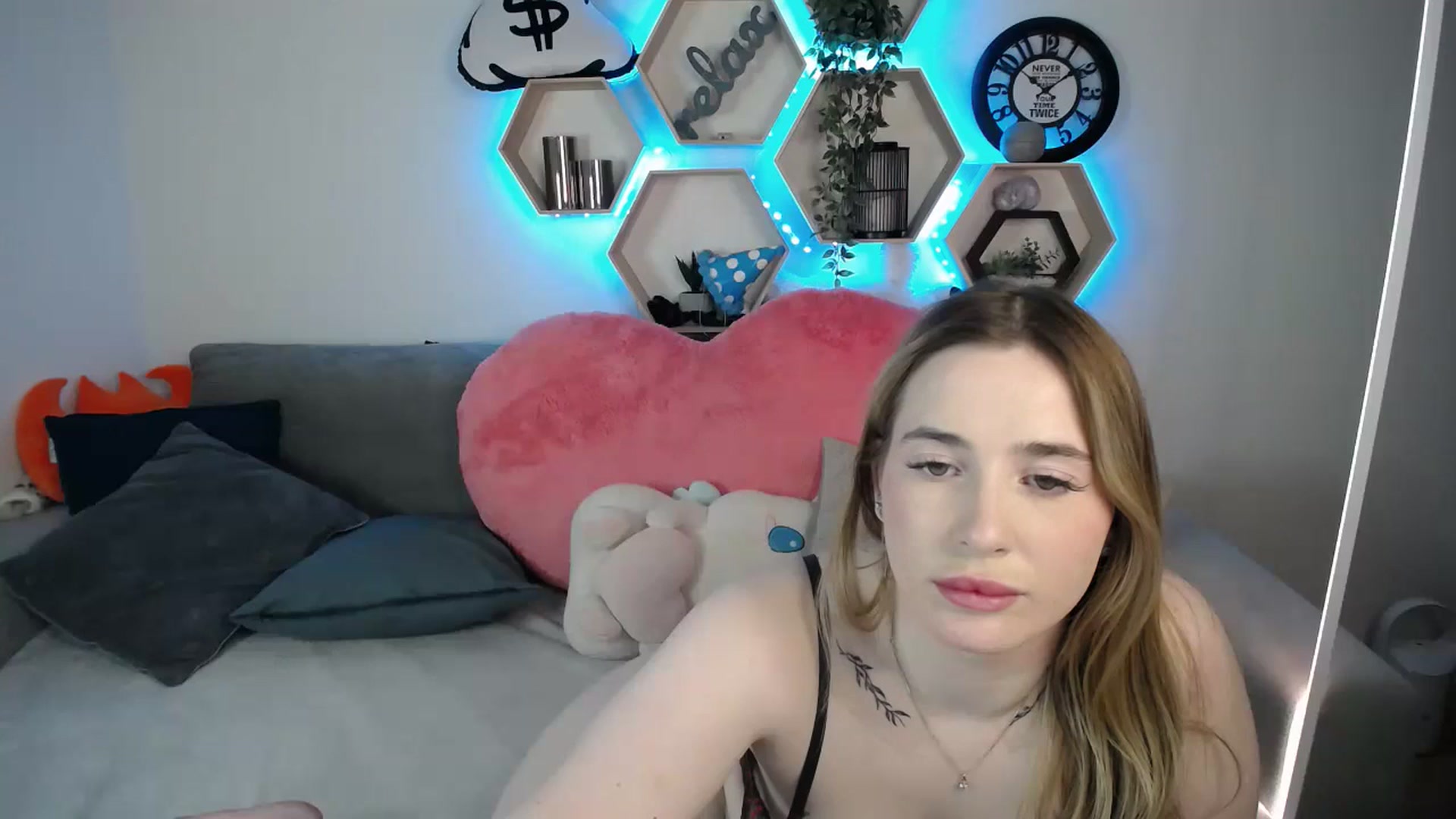 Gallery image thumbnail from SabrinaViolet's myfreecams stream on, 03/10/2025, 13:52 image 5 of 20