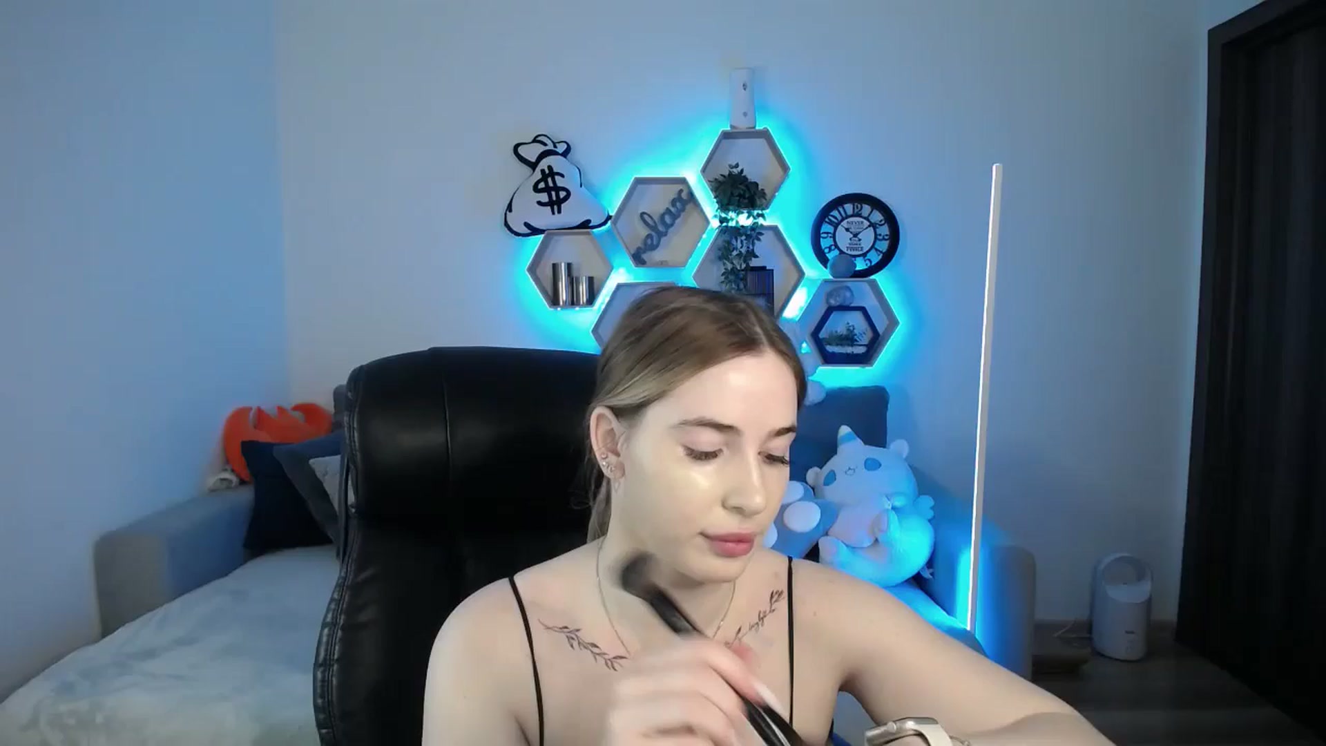 Gallery image thumbnail from SabrinaViolet's myfreecams stream on, 03/11/2025, 10:16 image 2 of 20