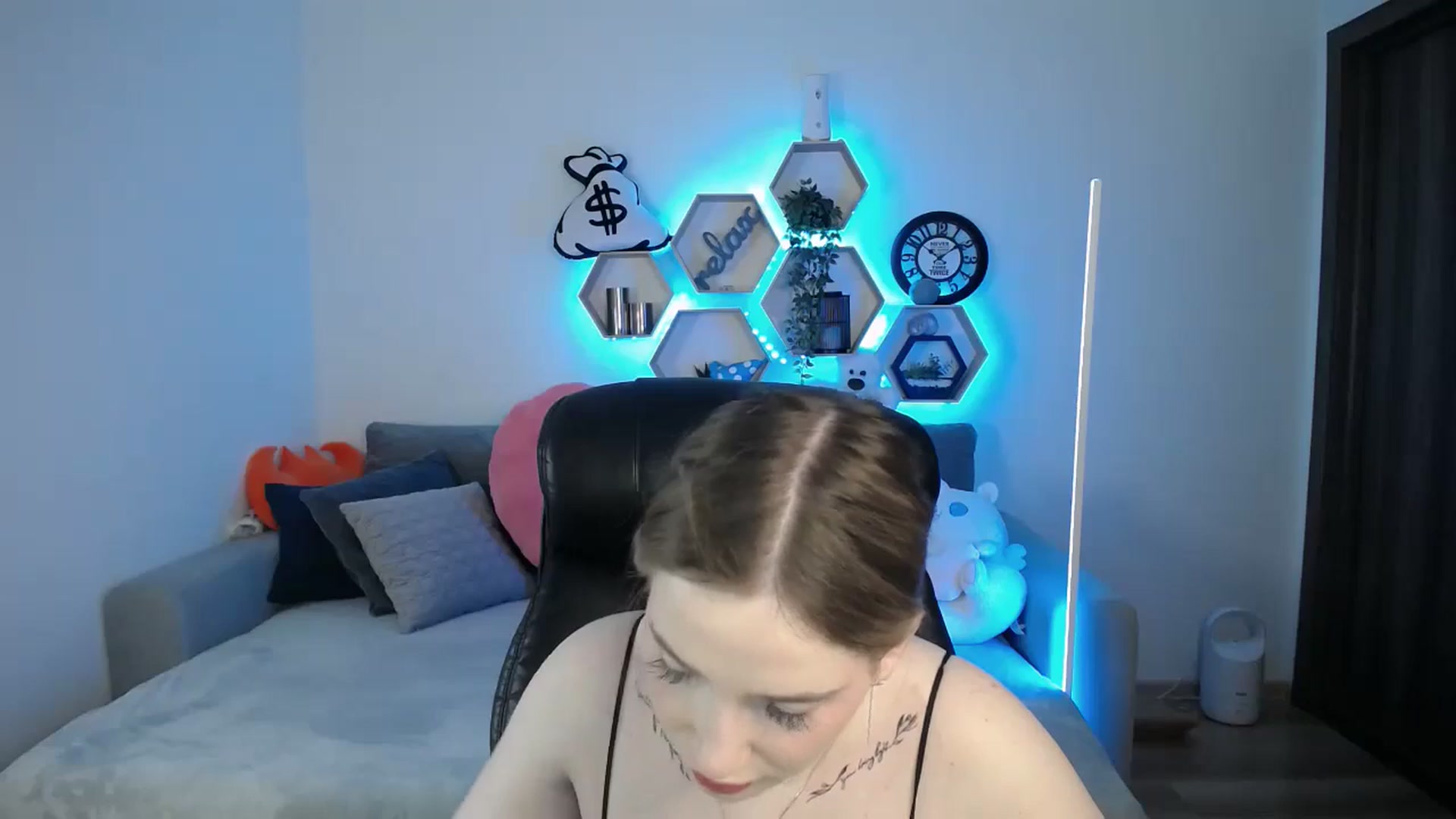 Gallery image thumbnail from SabrinaViolet's myfreecams stream on, 03/11/2025, 10:16 image 4 of 20