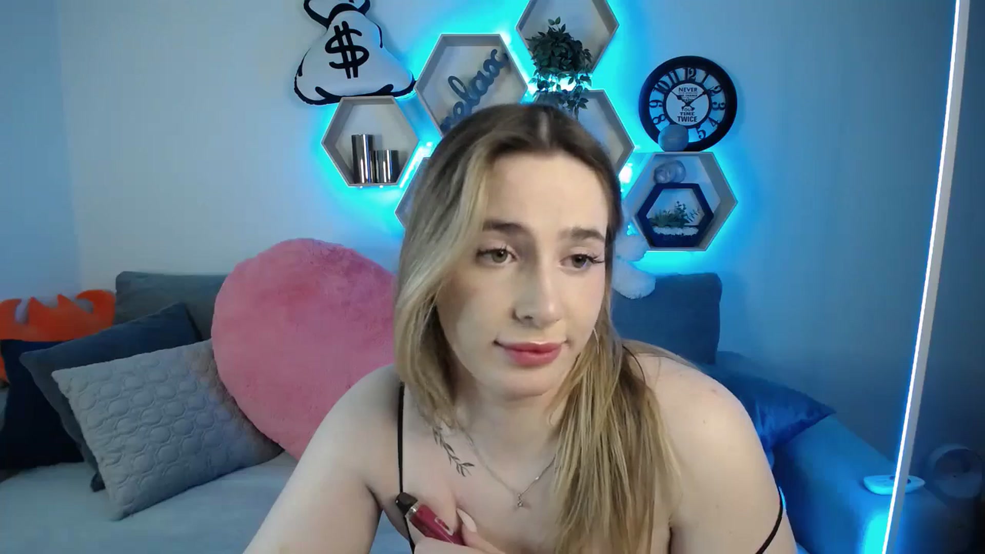 Gallery image thumbnail from SabrinaViolet's myfreecams stream on, 03/11/2025, 11:06 image 11 of 20