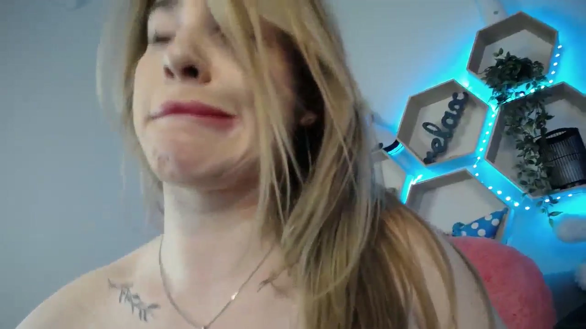 Gallery image thumbnail from SabrinaViolet's myfreecams stream on, 03/11/2025, 12:59 image 16 of 20
