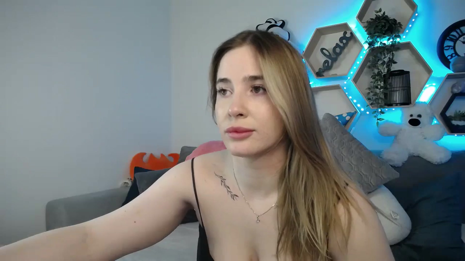 Gallery image thumbnail from SabrinaViolet's myfreecams stream on, 03/11/2025, 14:28 image 12 of 20