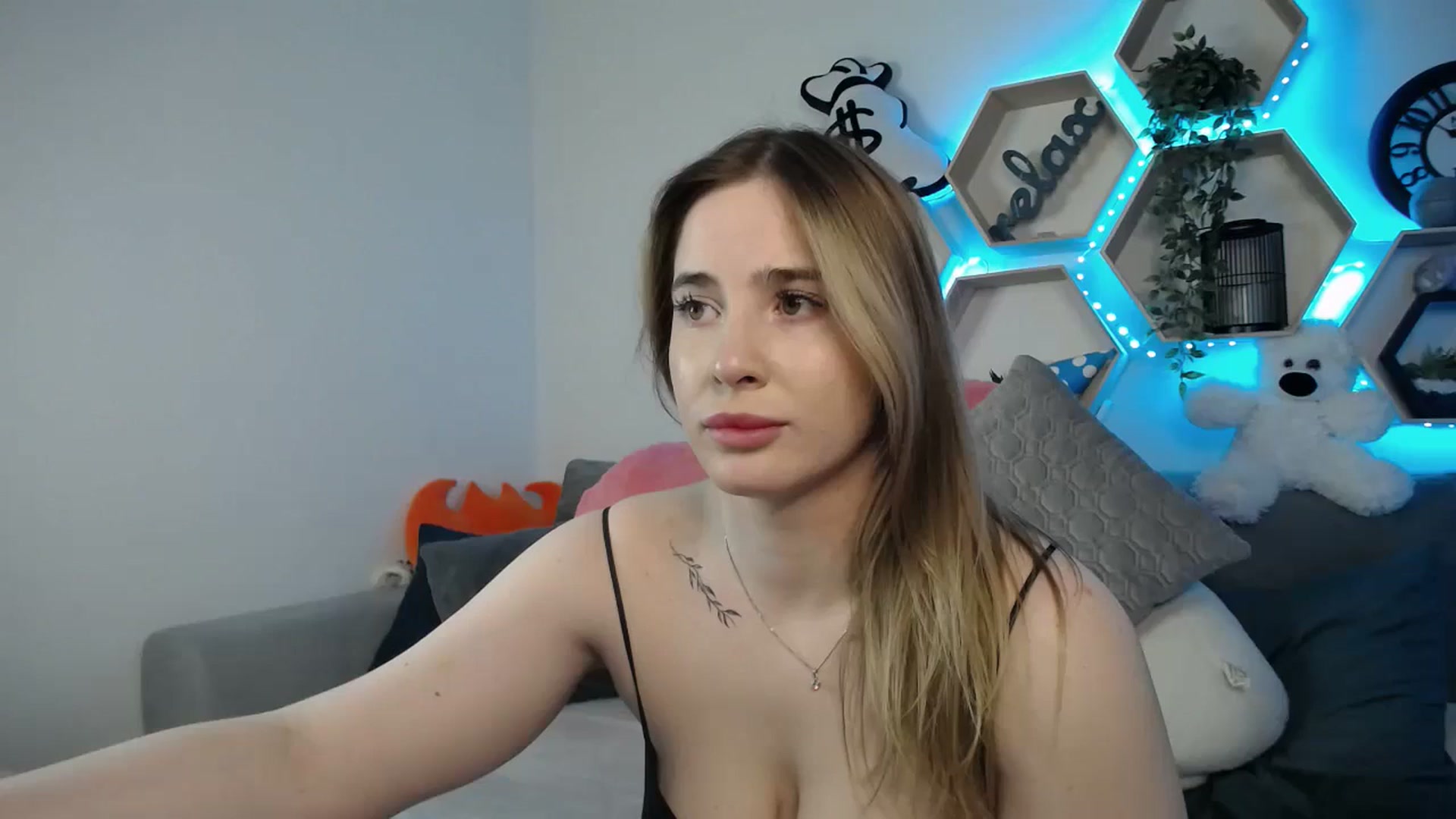 Gallery image thumbnail from SabrinaViolet's myfreecams stream on, 03/11/2025, 14:28 image 20 of 20