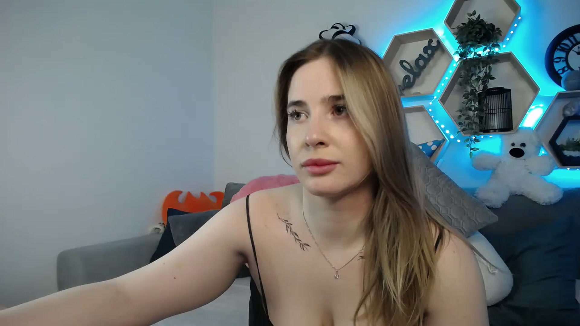 Gallery image thumbnail from SabrinaViolet's myfreecams stream on, 03/11/2025, 14:28 image 15 of 20