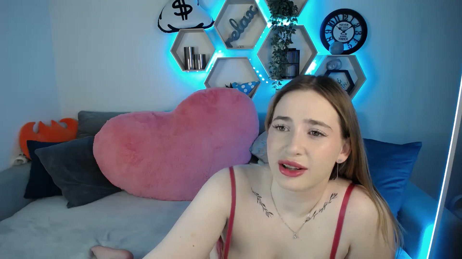 Gallery image thumbnail from SabrinaViolet's myfreecams stream on, 03/12/2025, 11:59 image 8 of 20