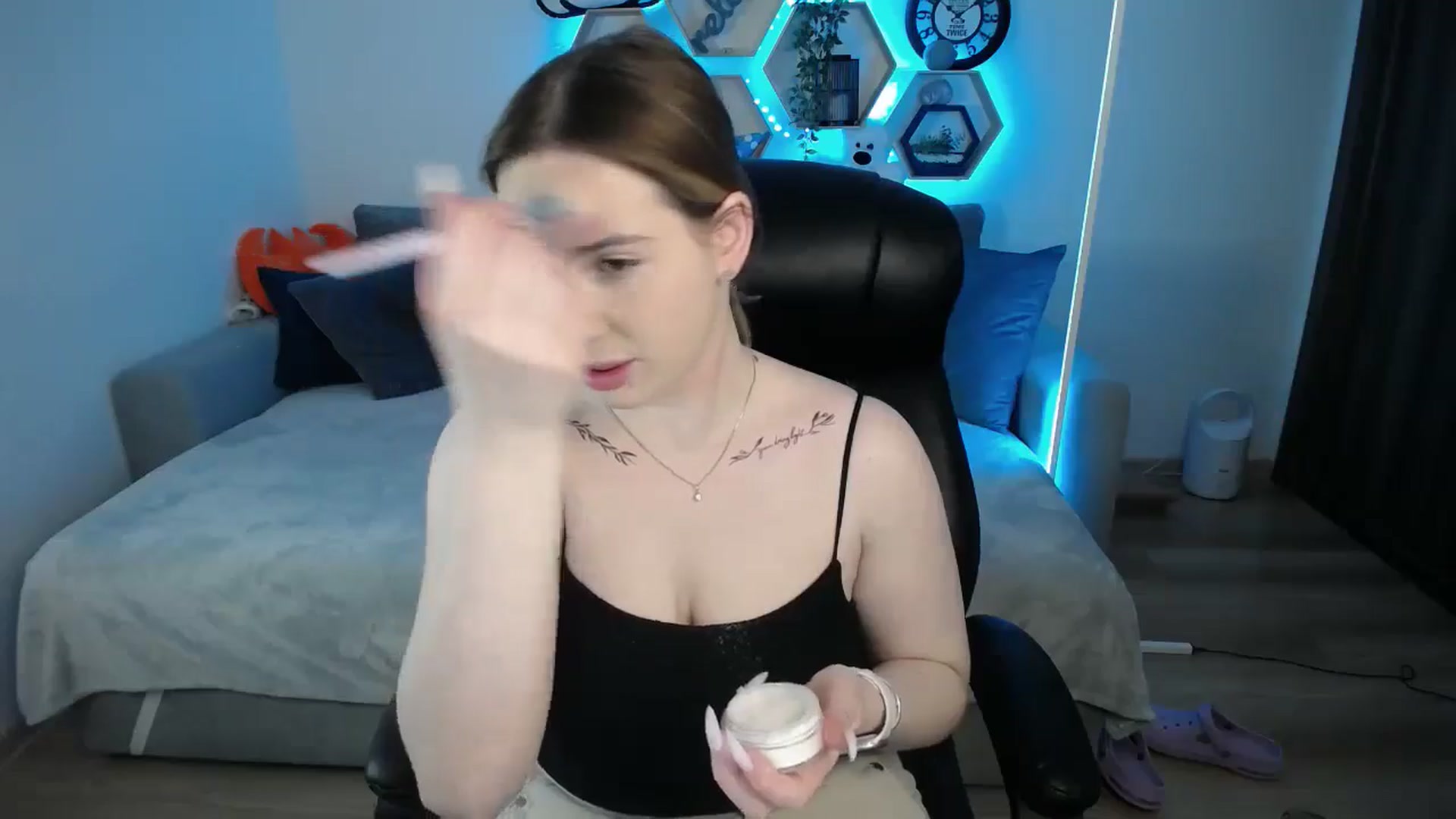 Gallery image thumbnail from SabrinaViolet's myfreecams stream on, 03/12/2025, 11:59 image 5 of 20