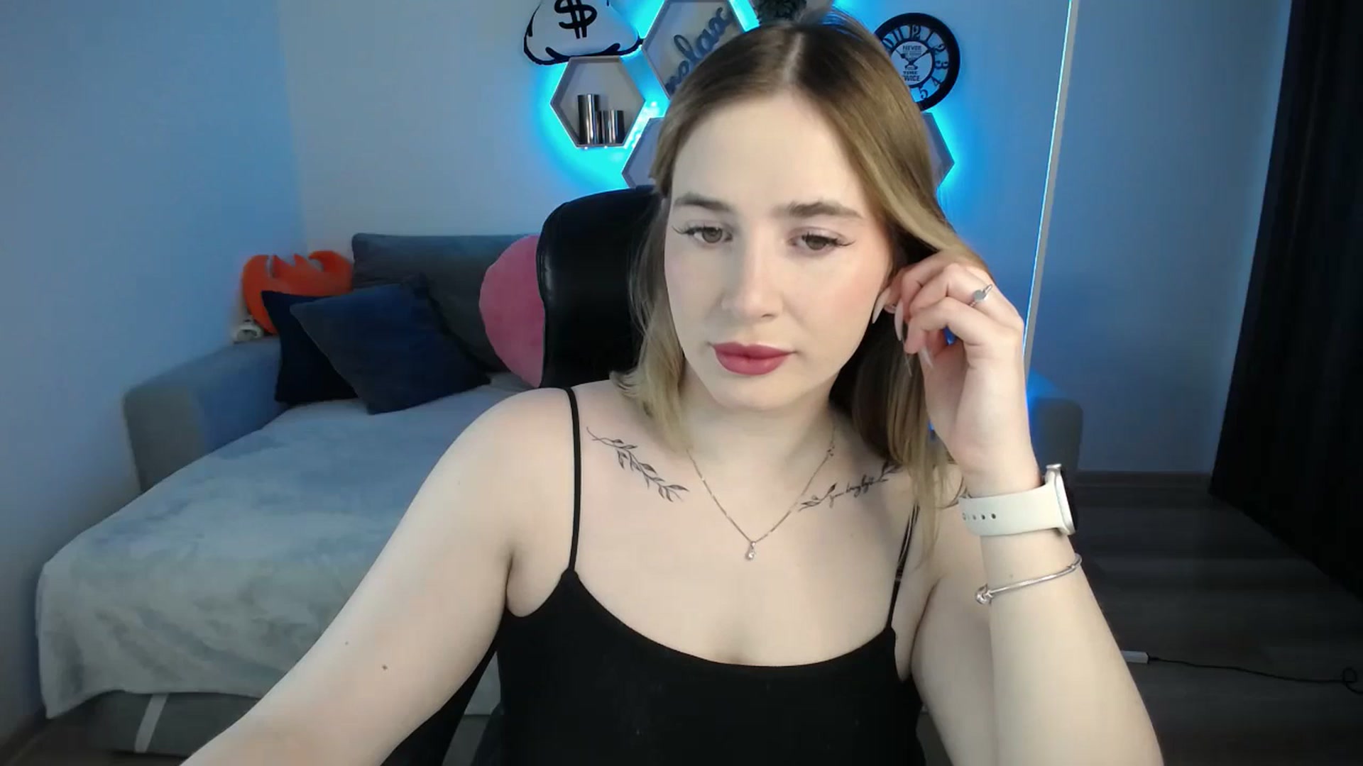 Gallery image thumbnail from SabrinaViolet's myfreecams stream on, 03/14/2025, 09:59 image 9 of 20