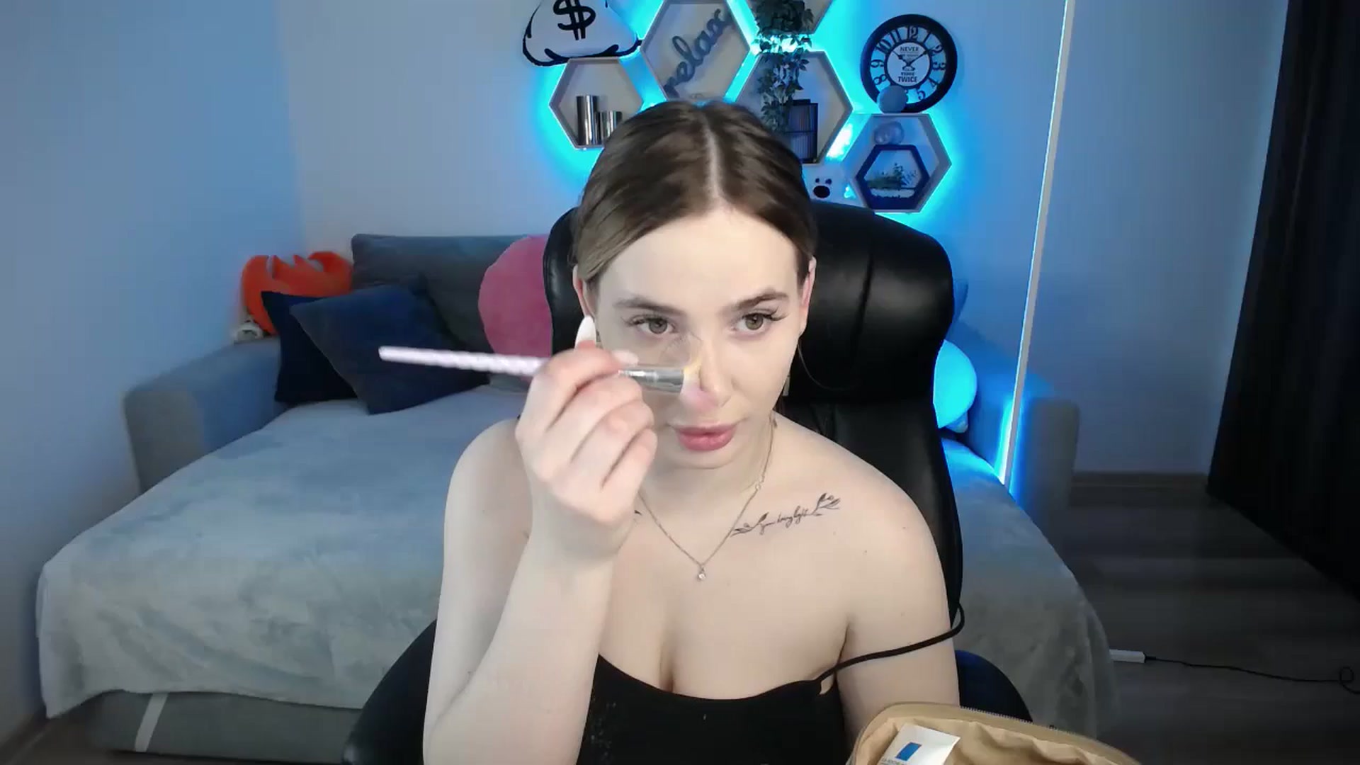Gallery image thumbnail from SabrinaViolet's myfreecams stream on, 03/14/2025, 09:59 image 1 of 20