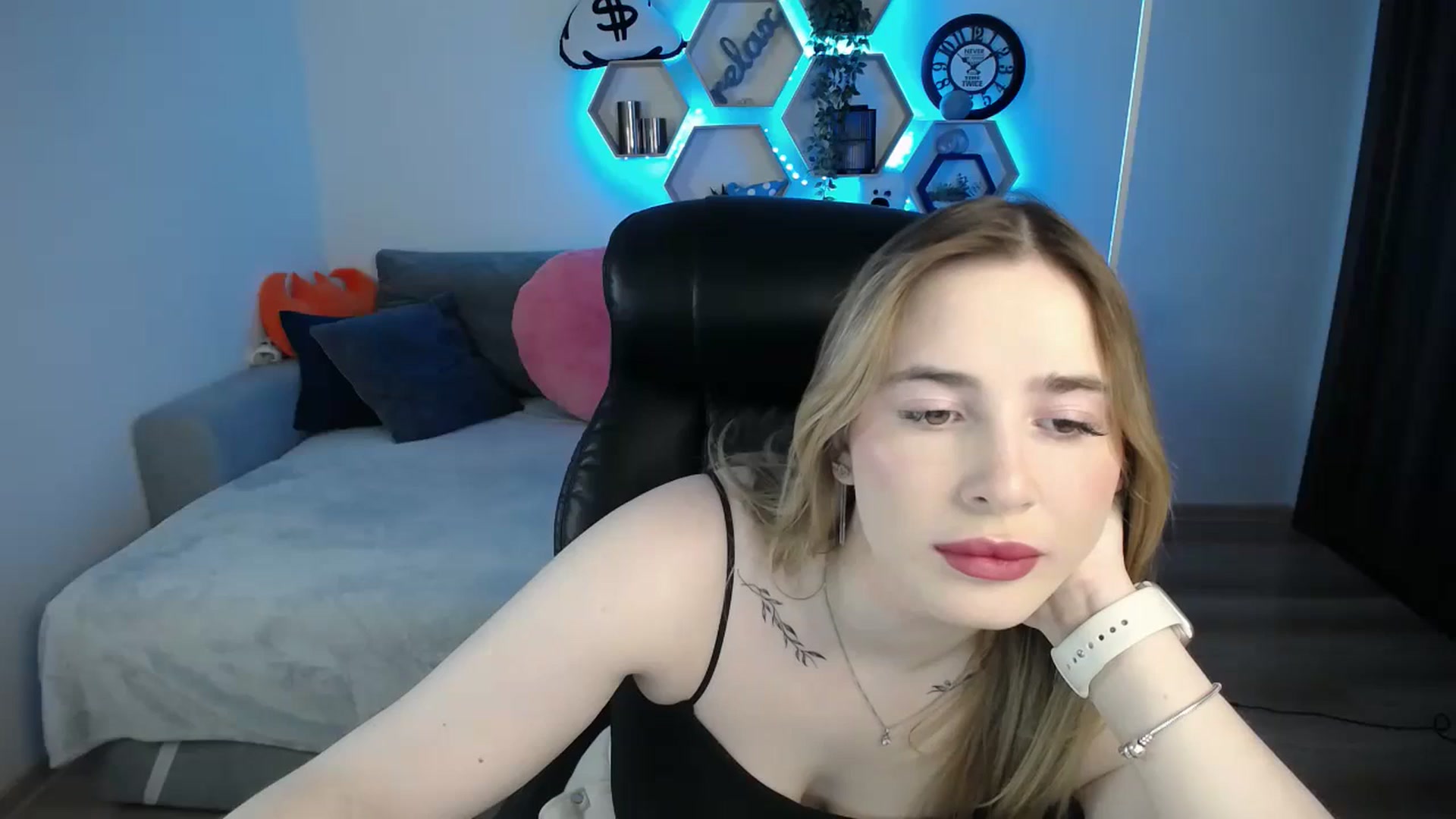 Gallery image thumbnail from SabrinaViolet's myfreecams stream on, 03/14/2025, 09:59 image 7 of 20
