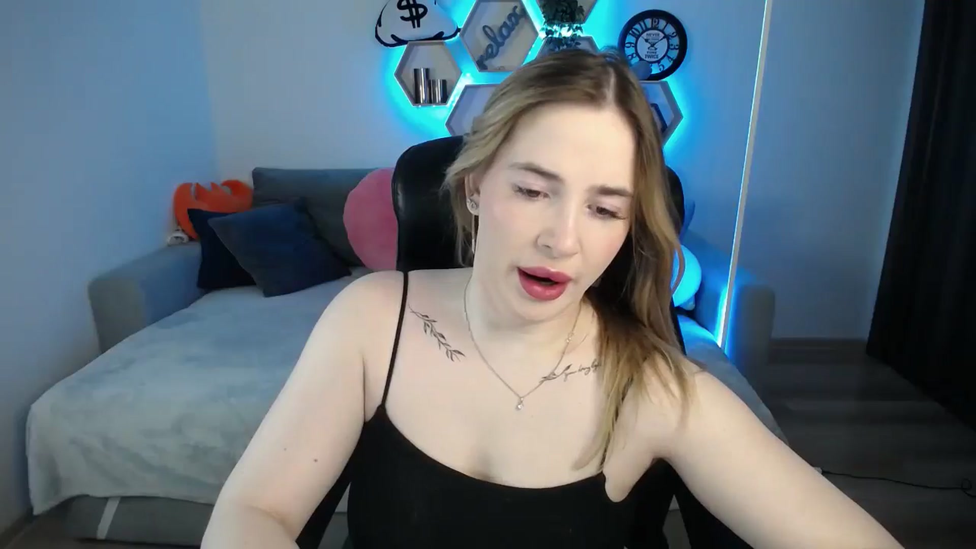 Gallery image thumbnail from SabrinaViolet's myfreecams stream on, 03/14/2025, 09:59 image 4 of 20